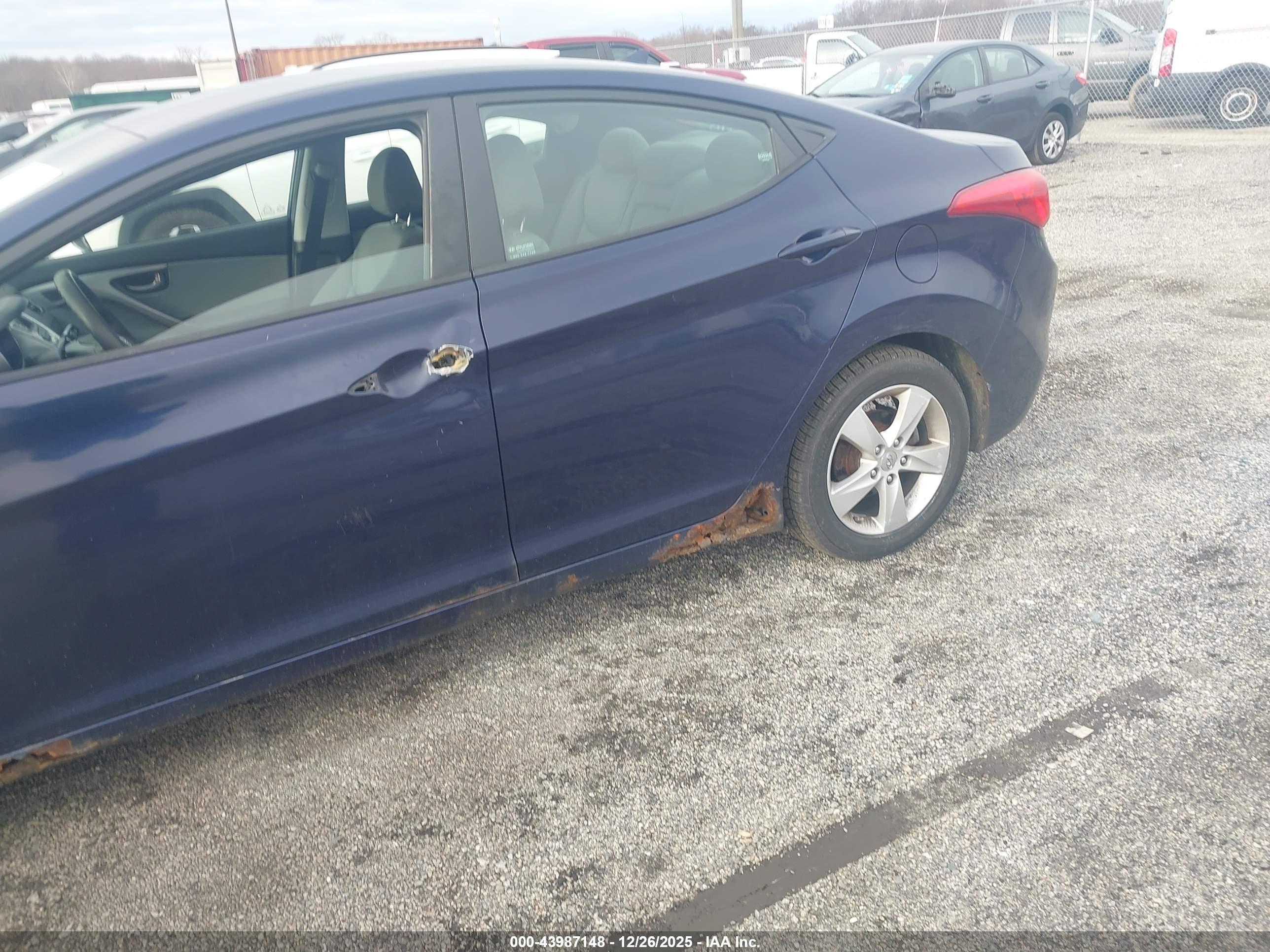 HYUNDAI ELANTRA image 6