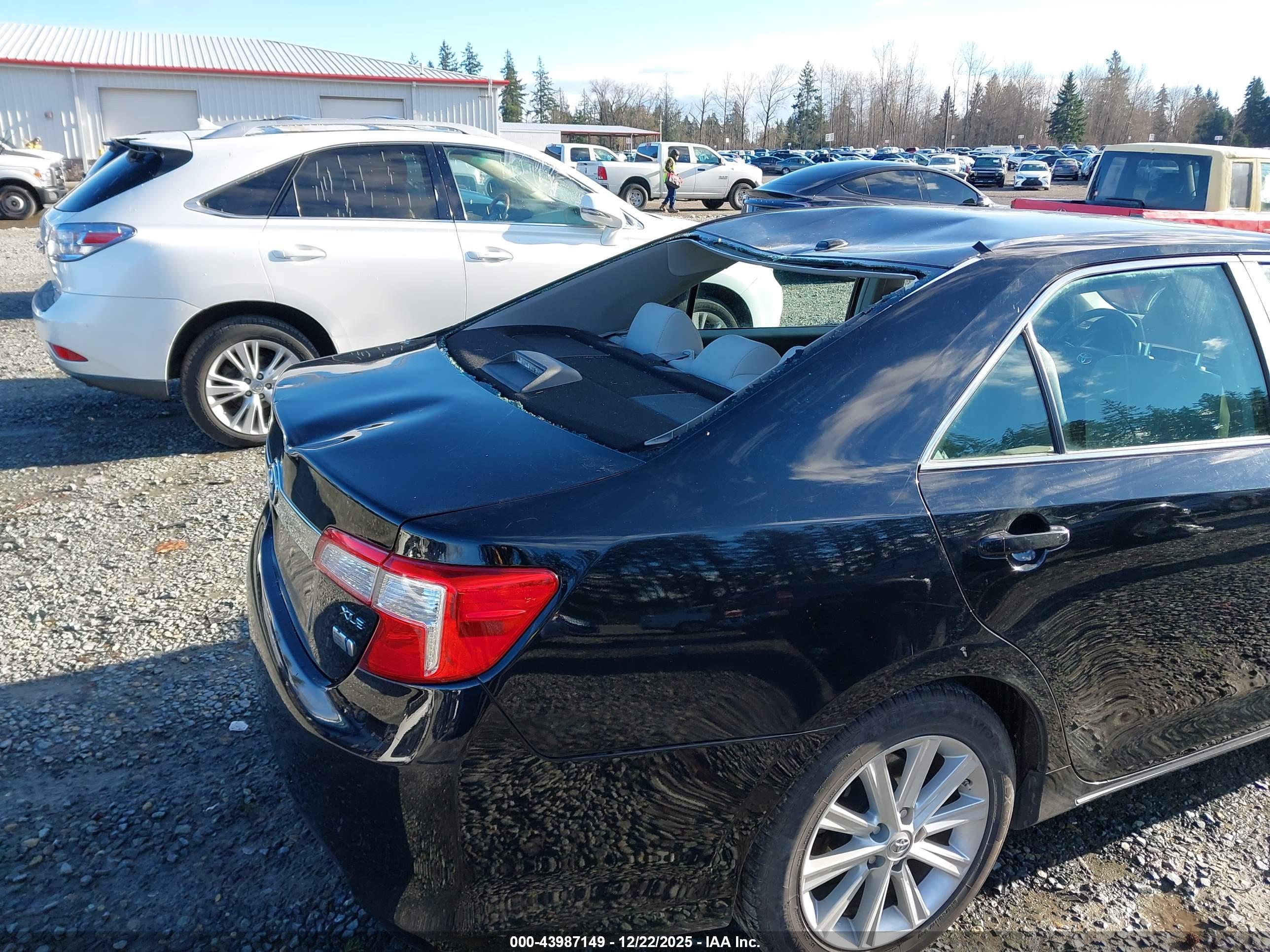 TOYOTA CAMRY image 6