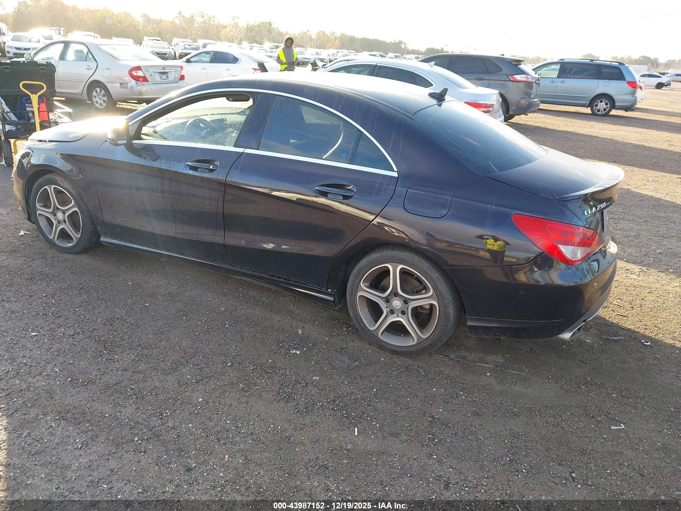 MERCEDES-BENZ CLA image 3