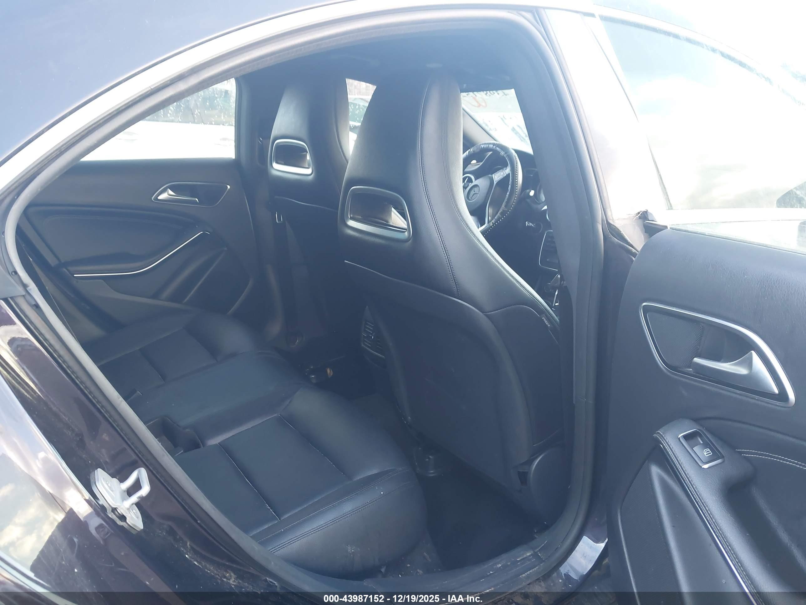 MERCEDES-BENZ CLA image 8