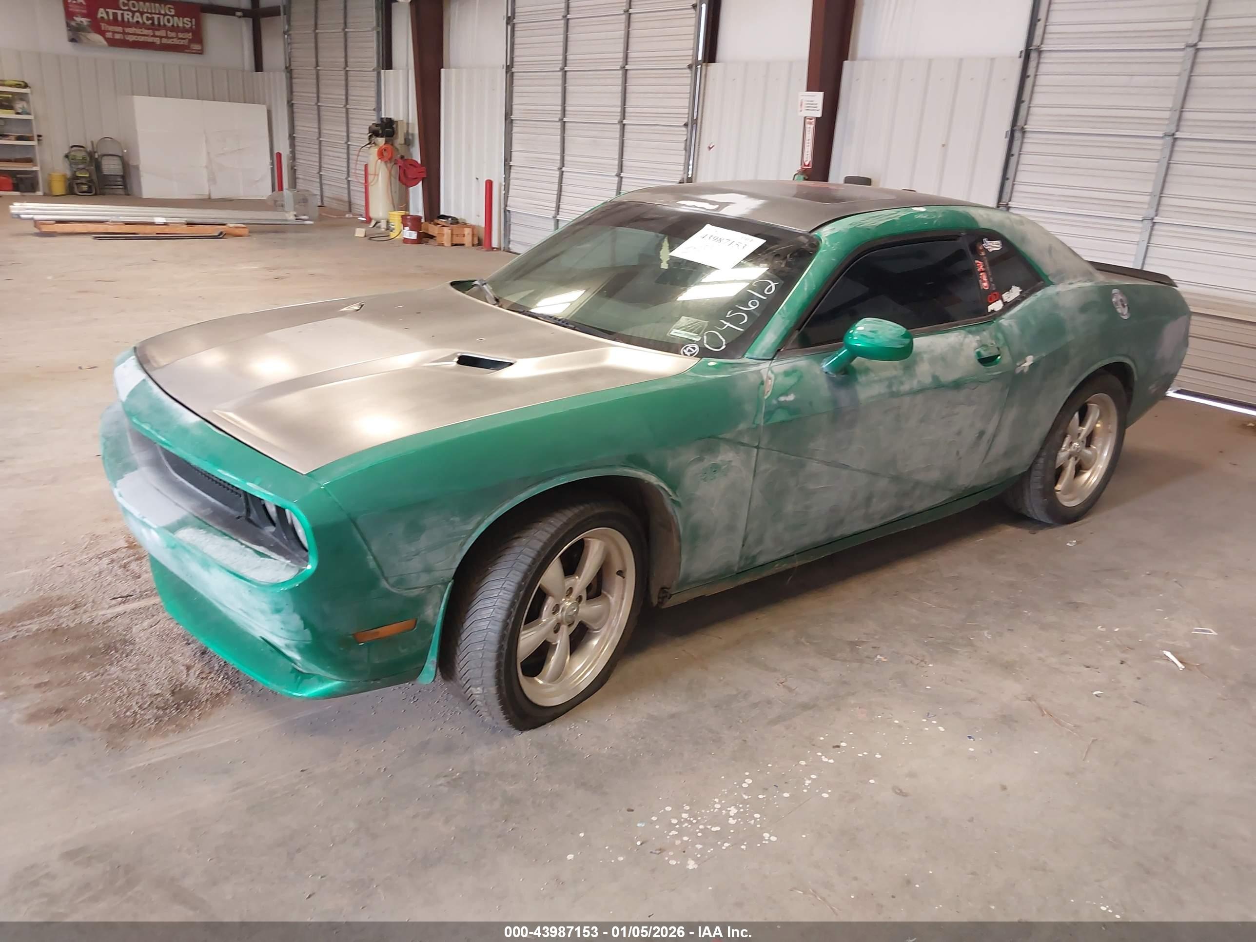 DODGE CHALLENGER image 2
