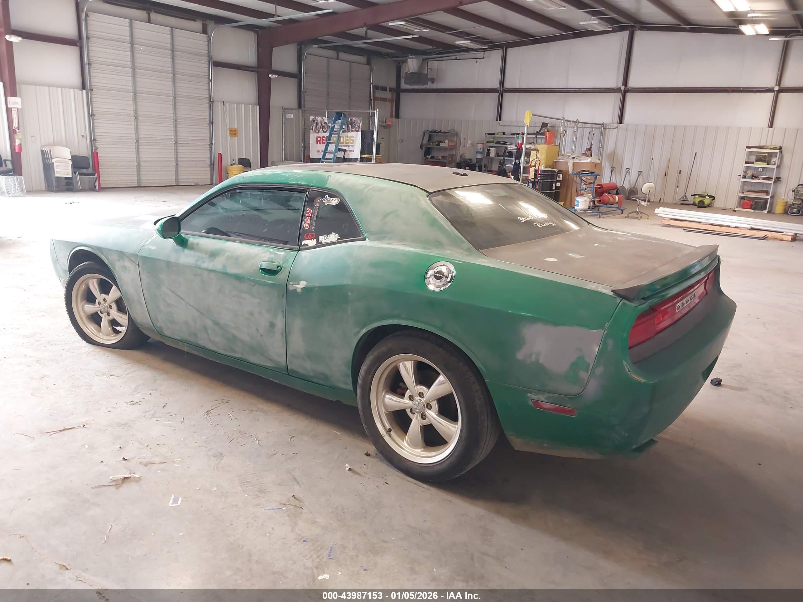 DODGE CHALLENGER image 3