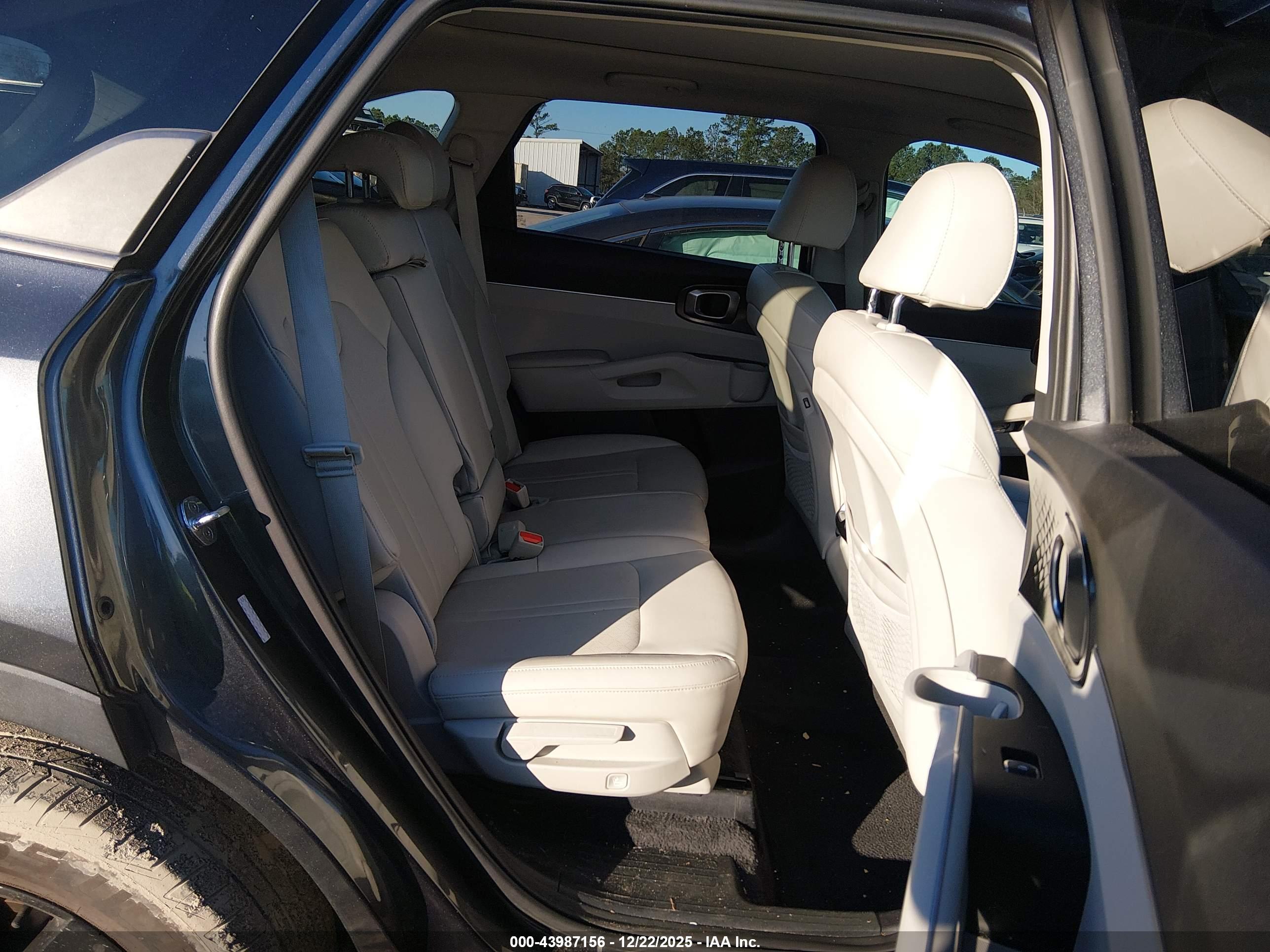 KIA SORENTO image 8