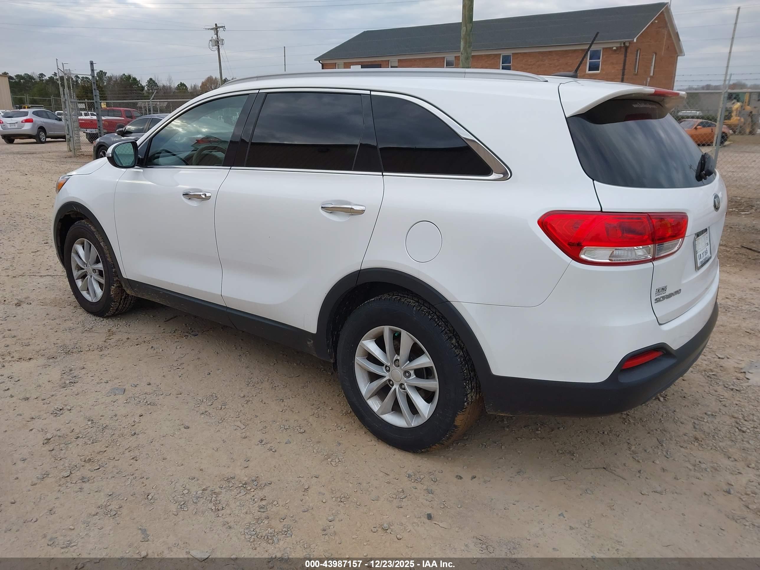 KIA SORENTO image 3