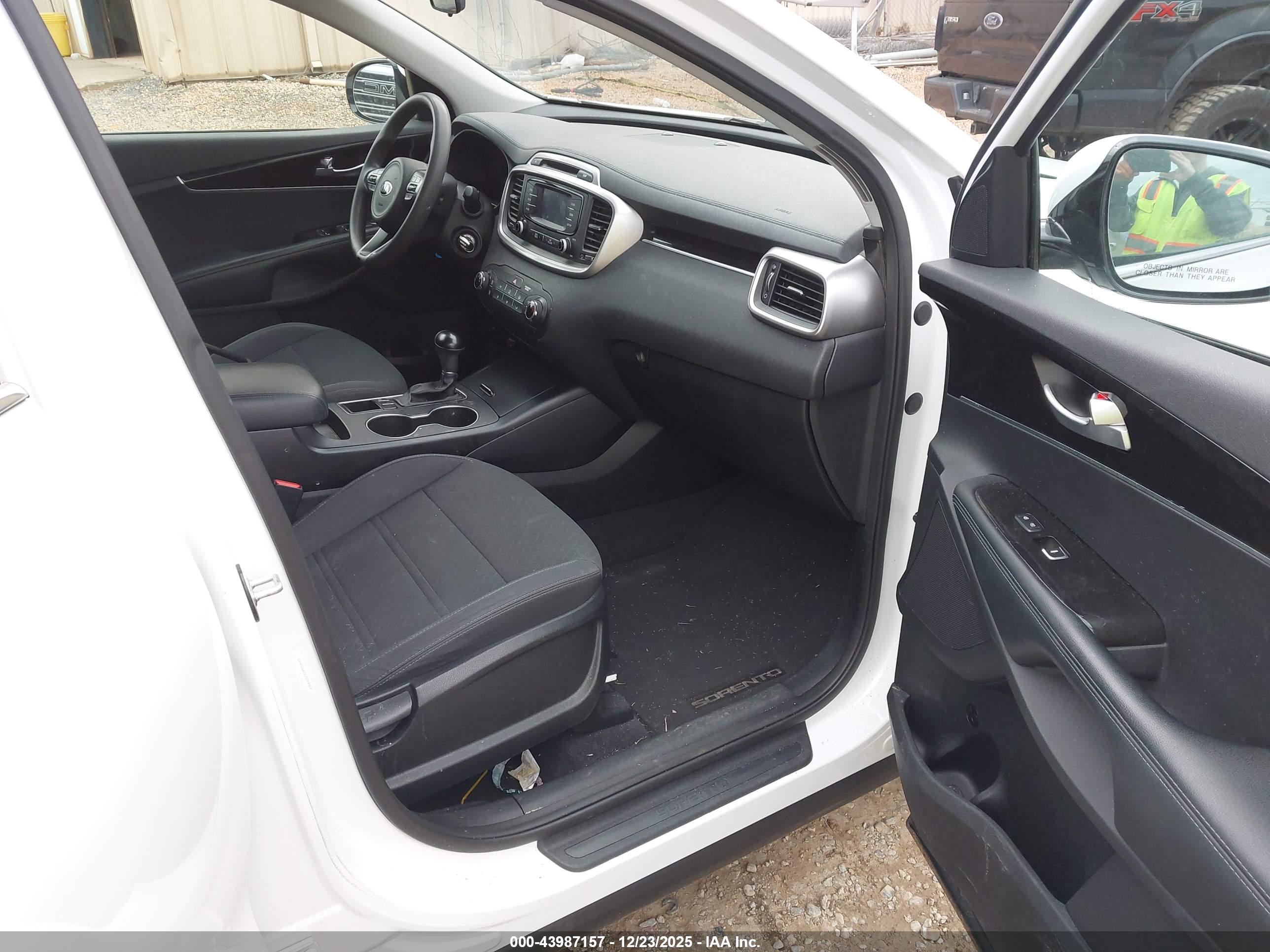 KIA SORENTO image 5
