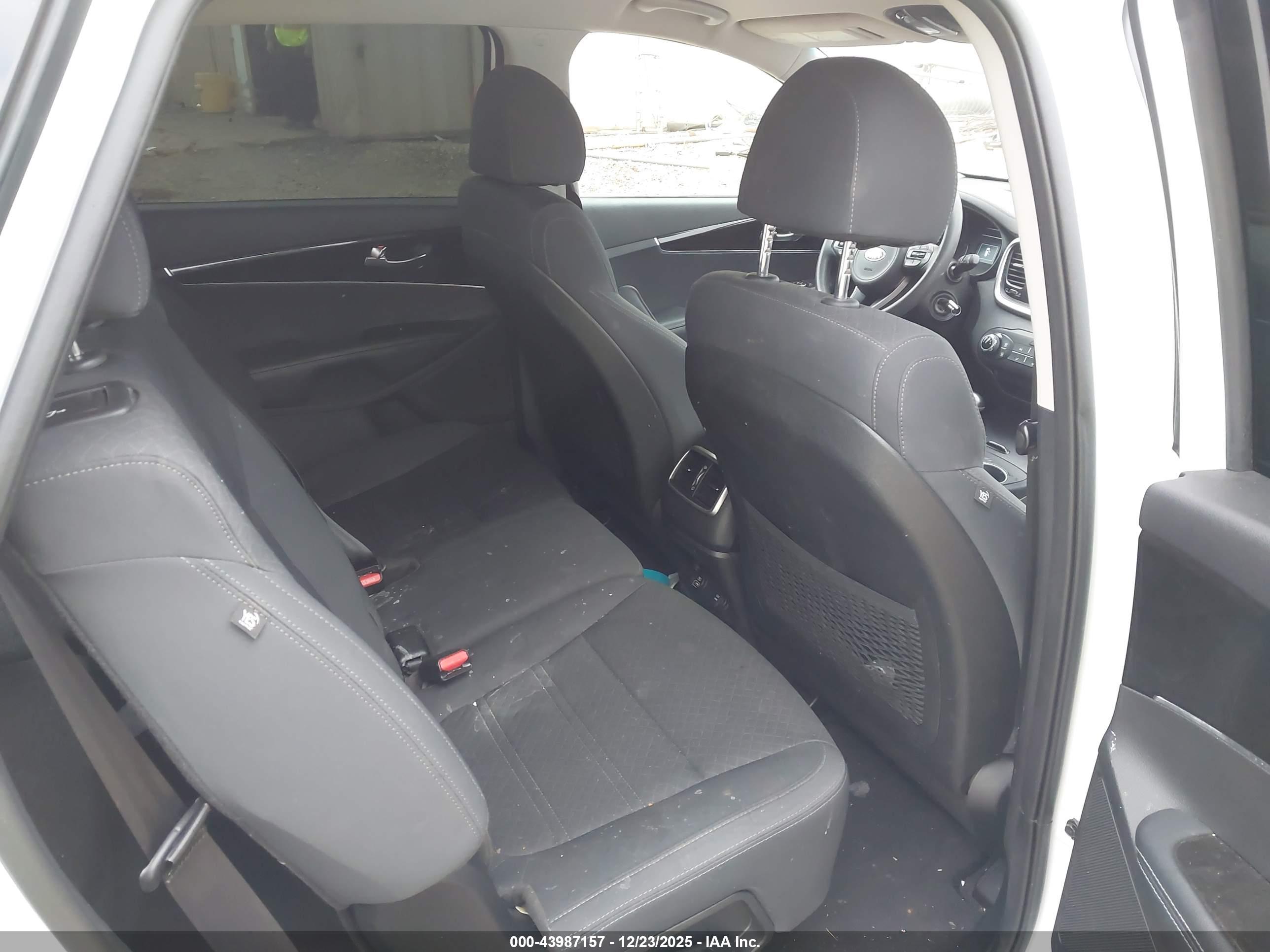 KIA SORENTO image 8