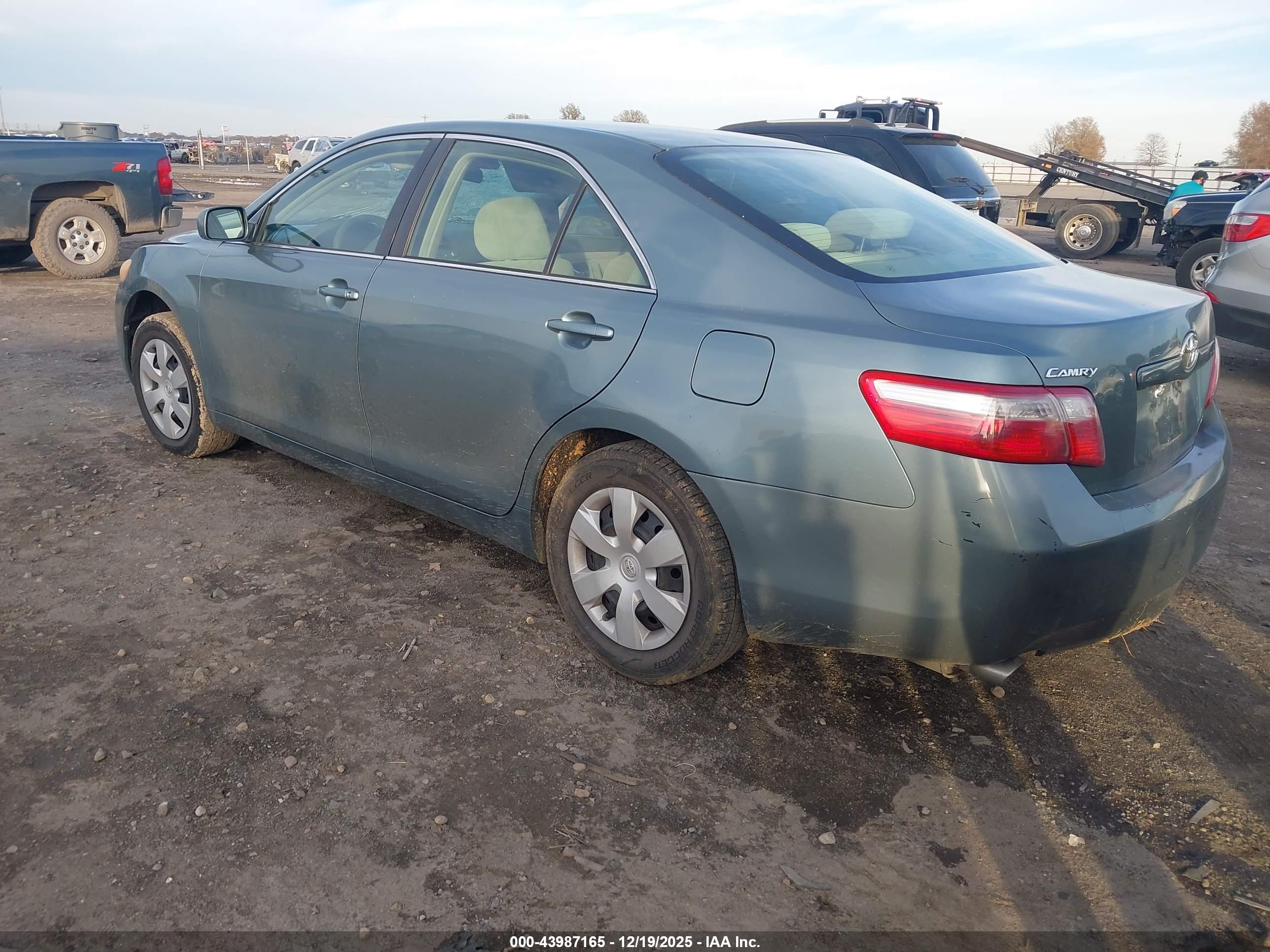 TOYOTA CAMRY image 3