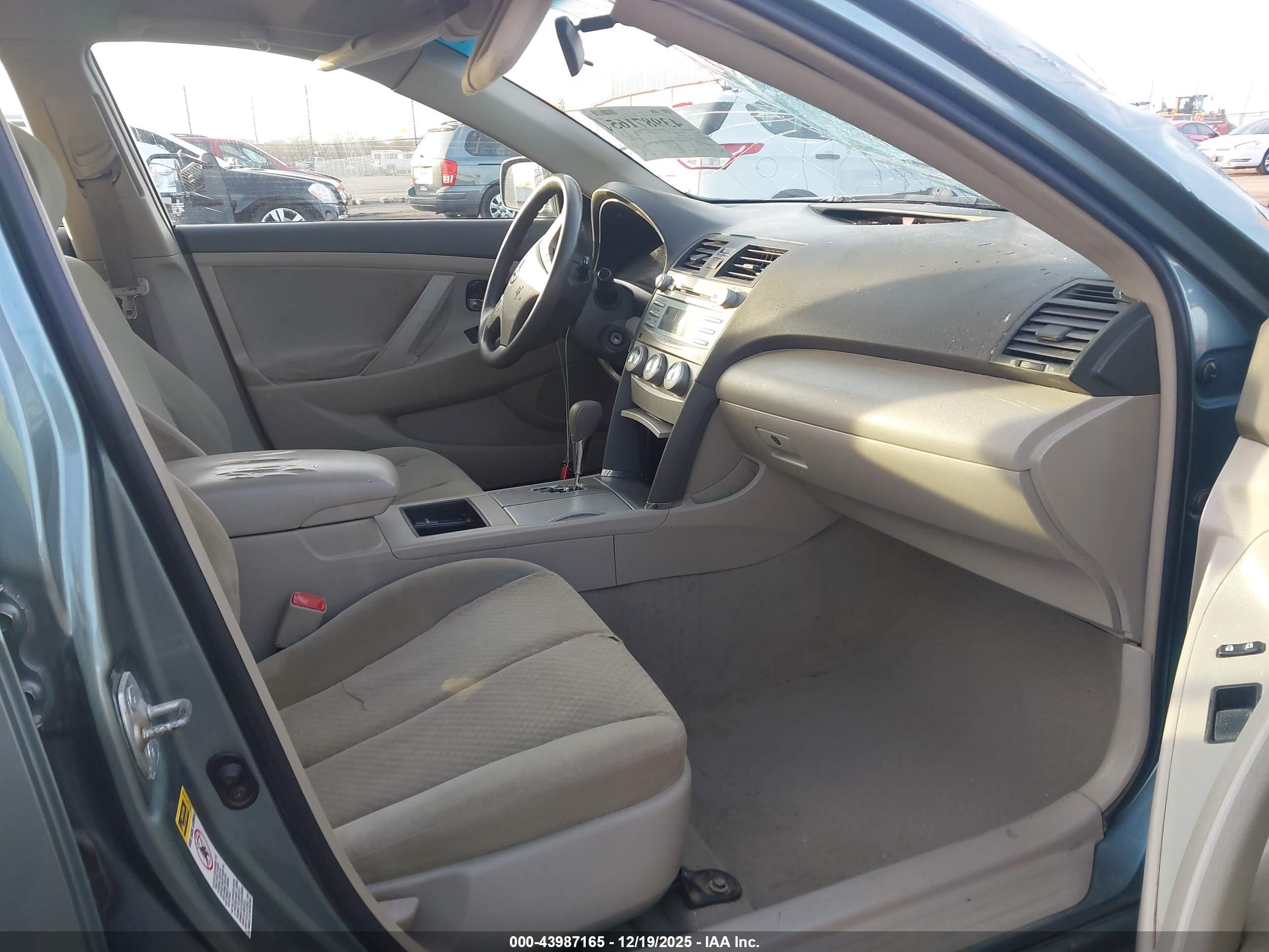 TOYOTA CAMRY image 5