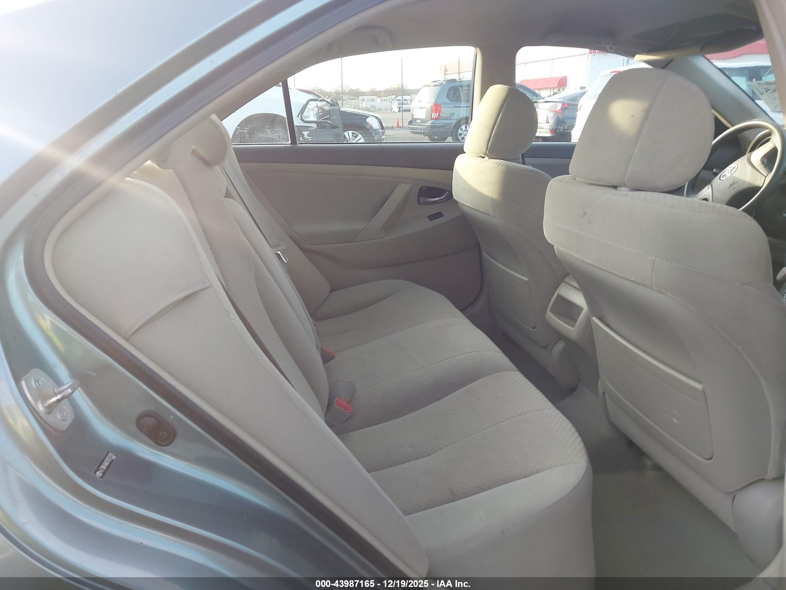 TOYOTA CAMRY image 8