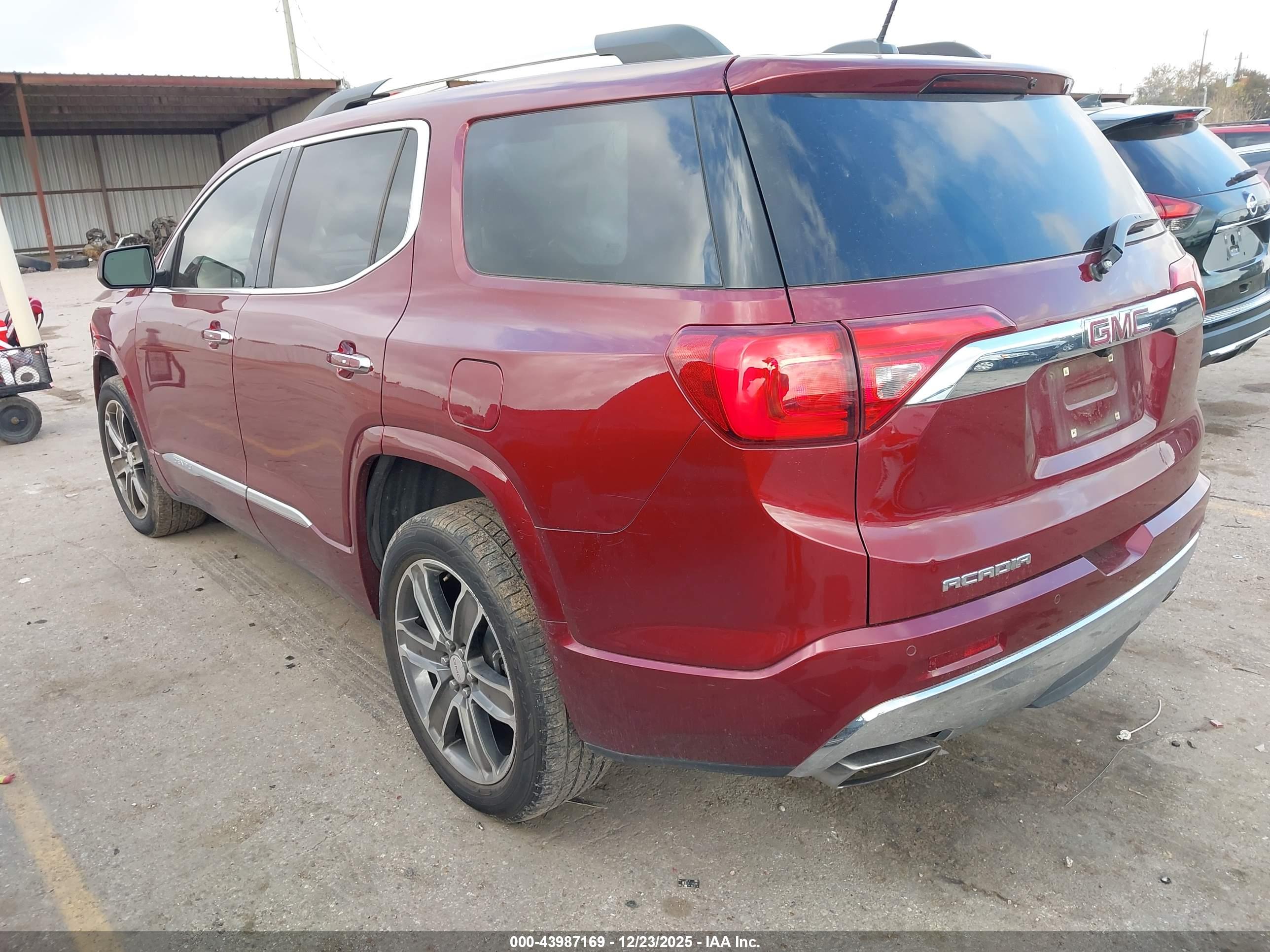 GMC ACADIA image 3