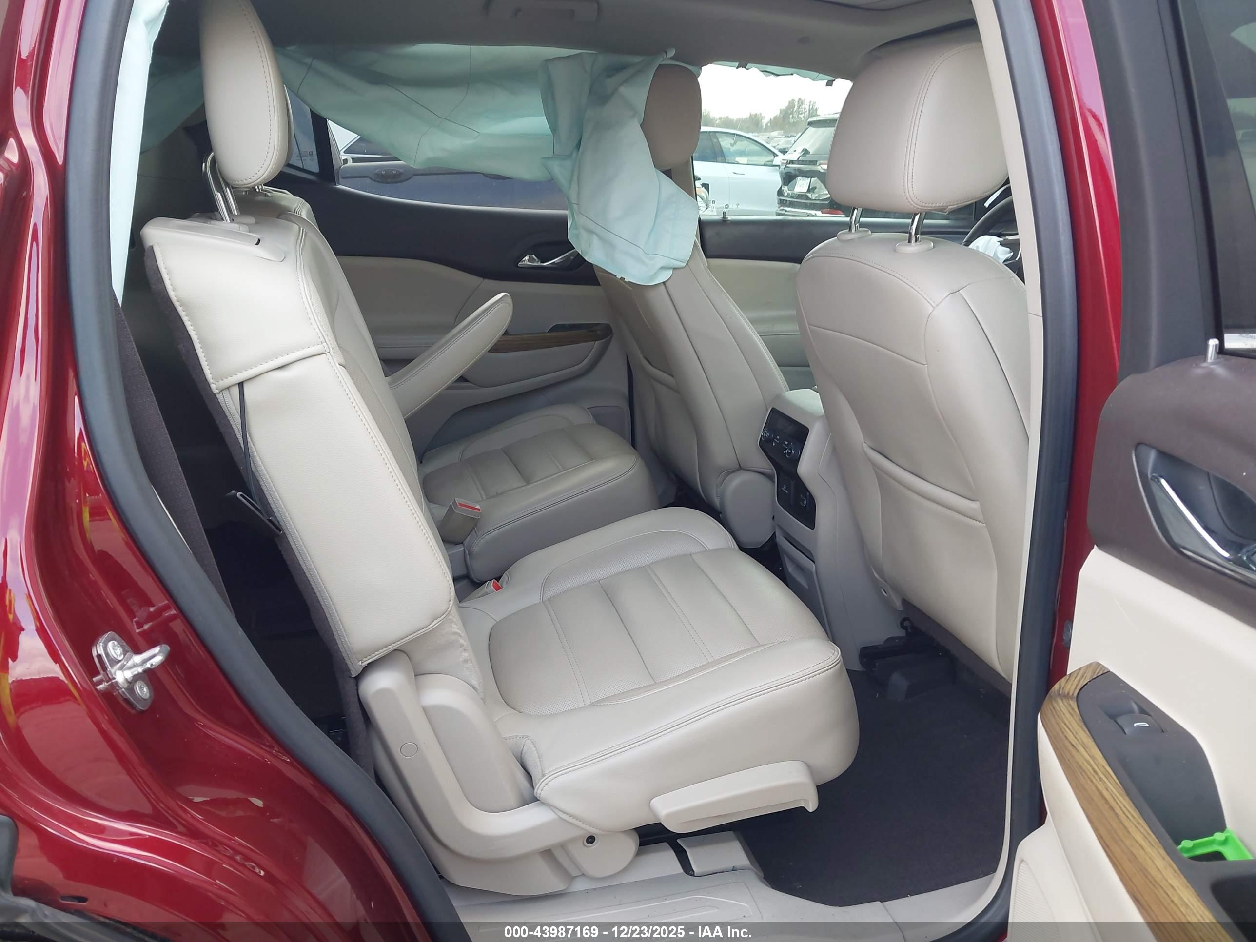 GMC ACADIA image 8