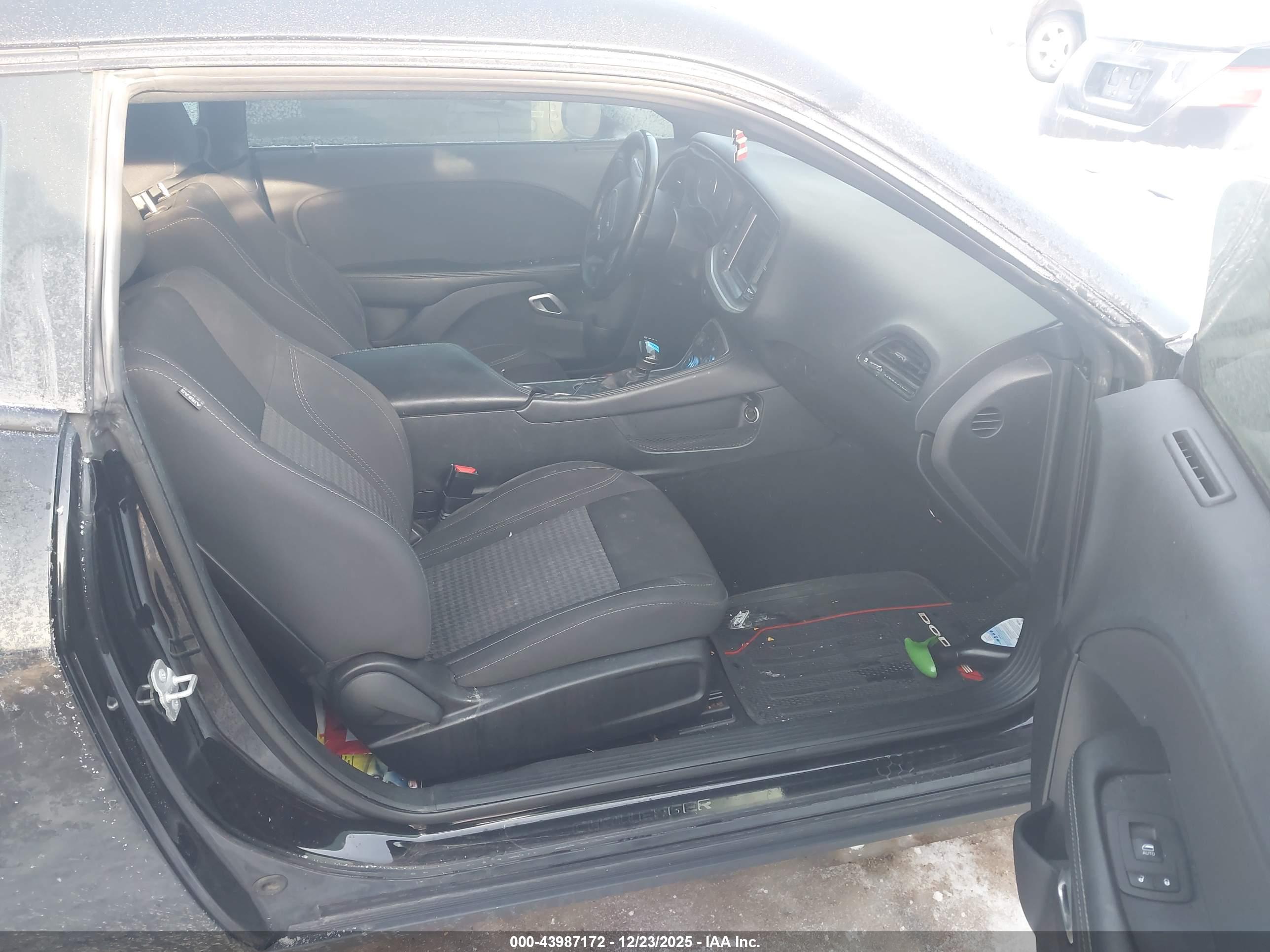 DODGE CHALLENGER image 5