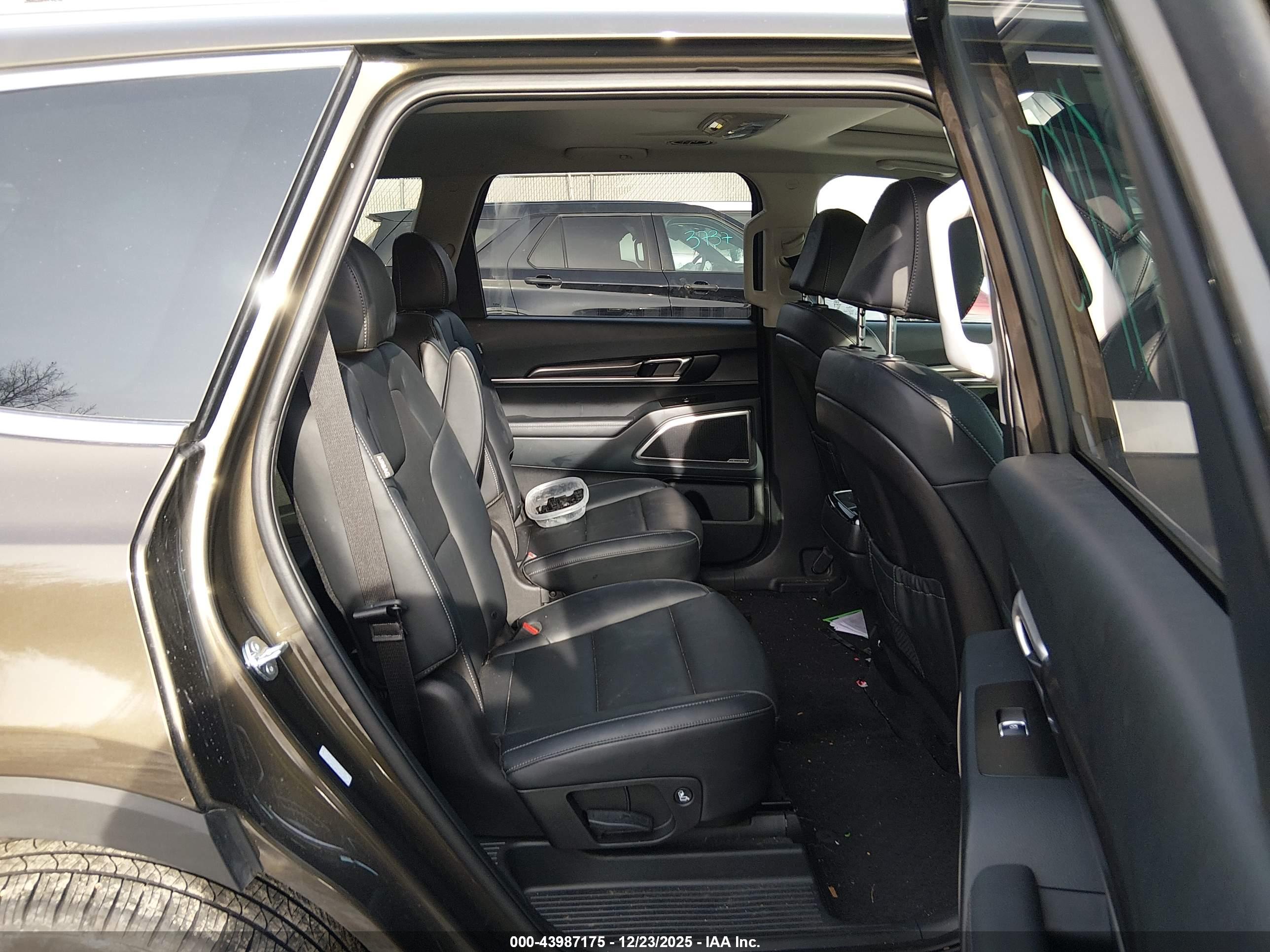 KIA TELLURIDE image 8