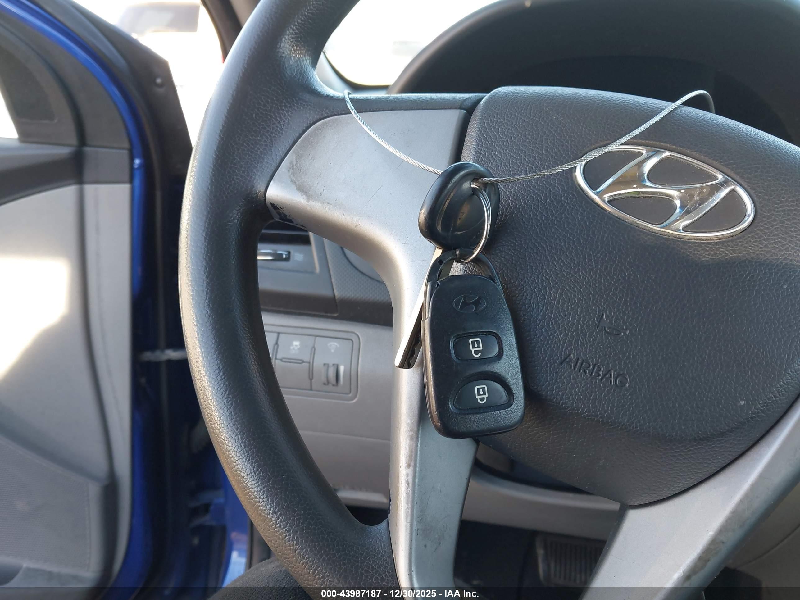 HYUNDAI ACCENT image 11