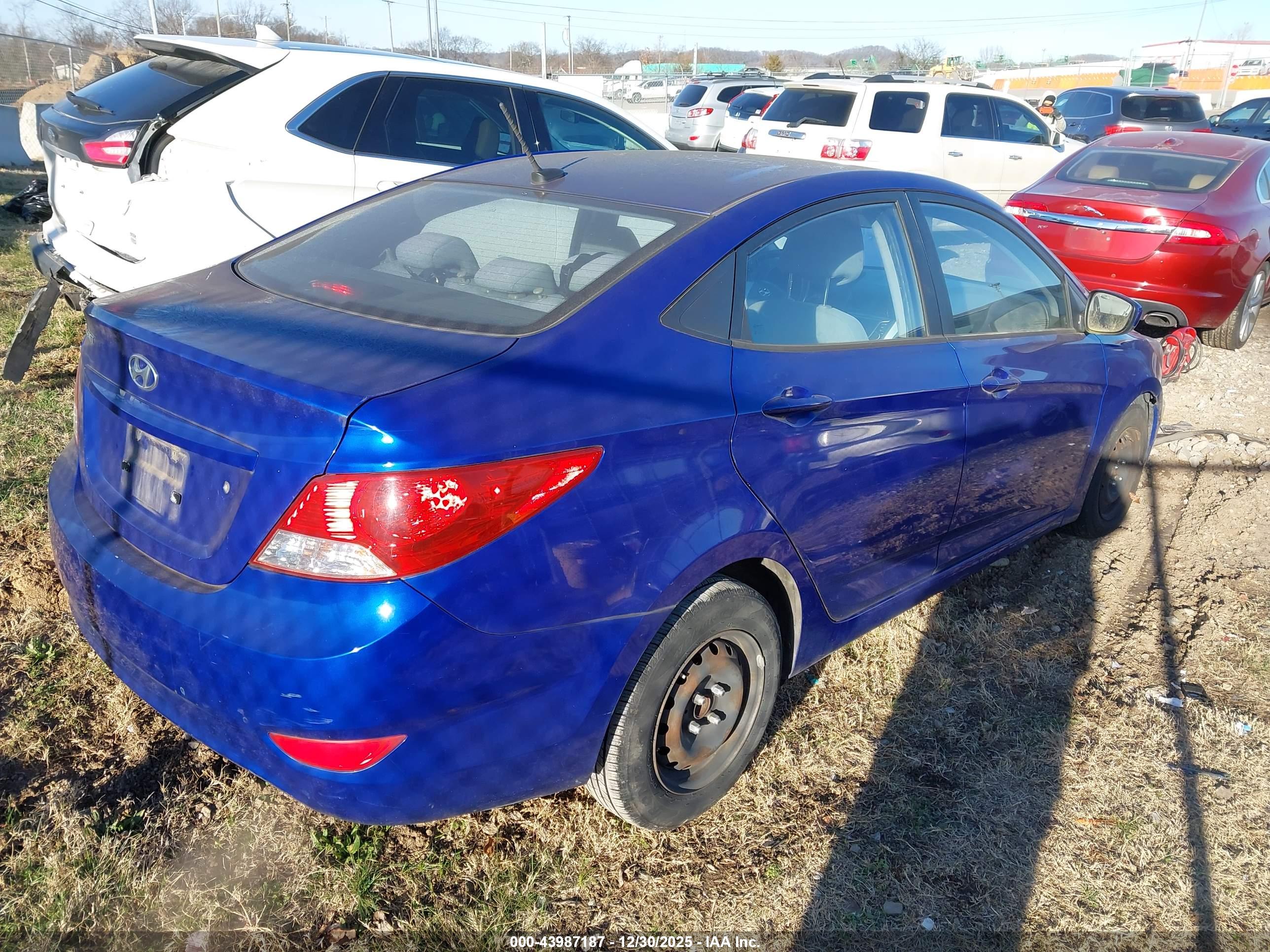 HYUNDAI ACCENT image 4