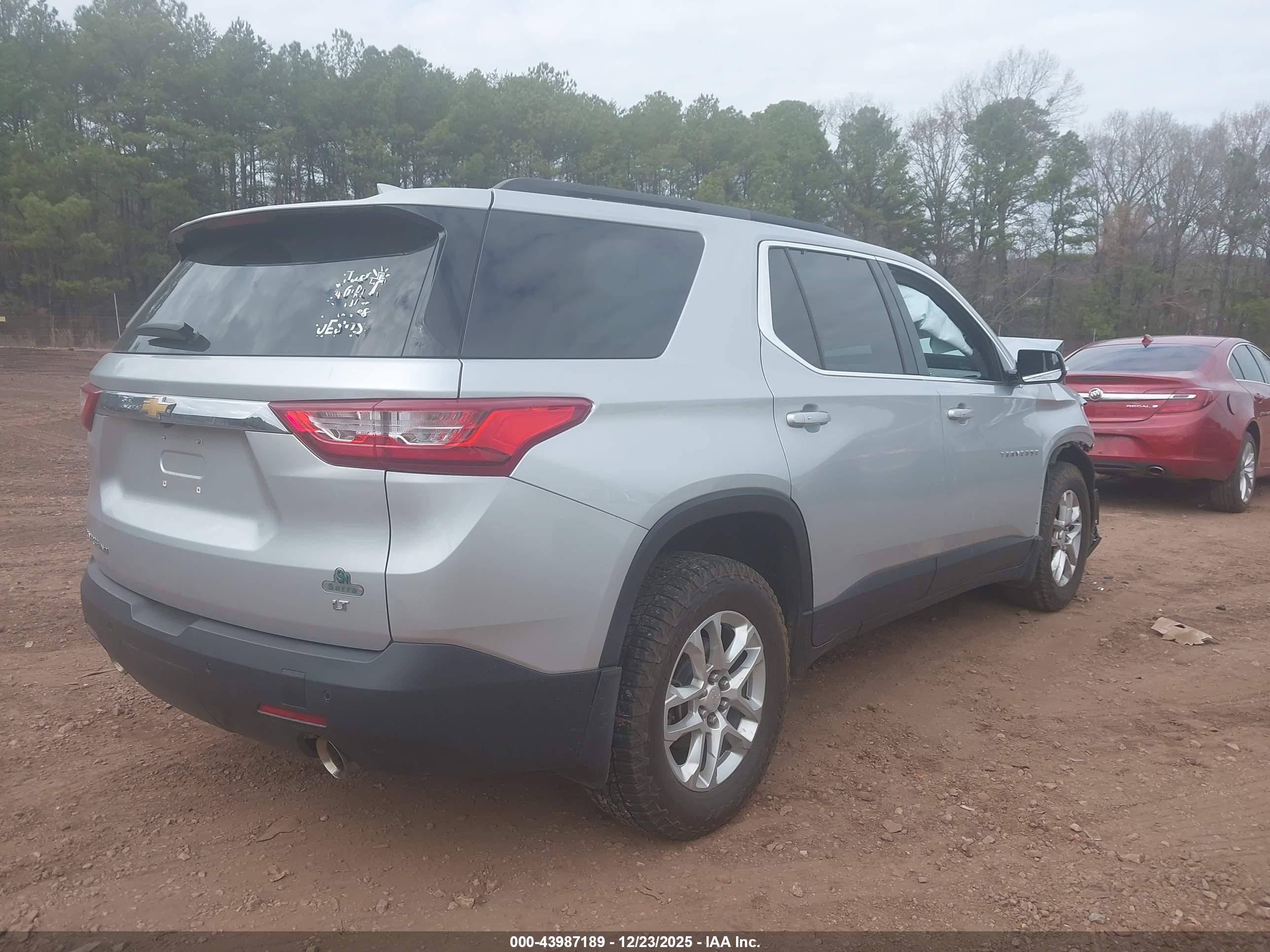 CHEVROLET TRAVERSE image 4