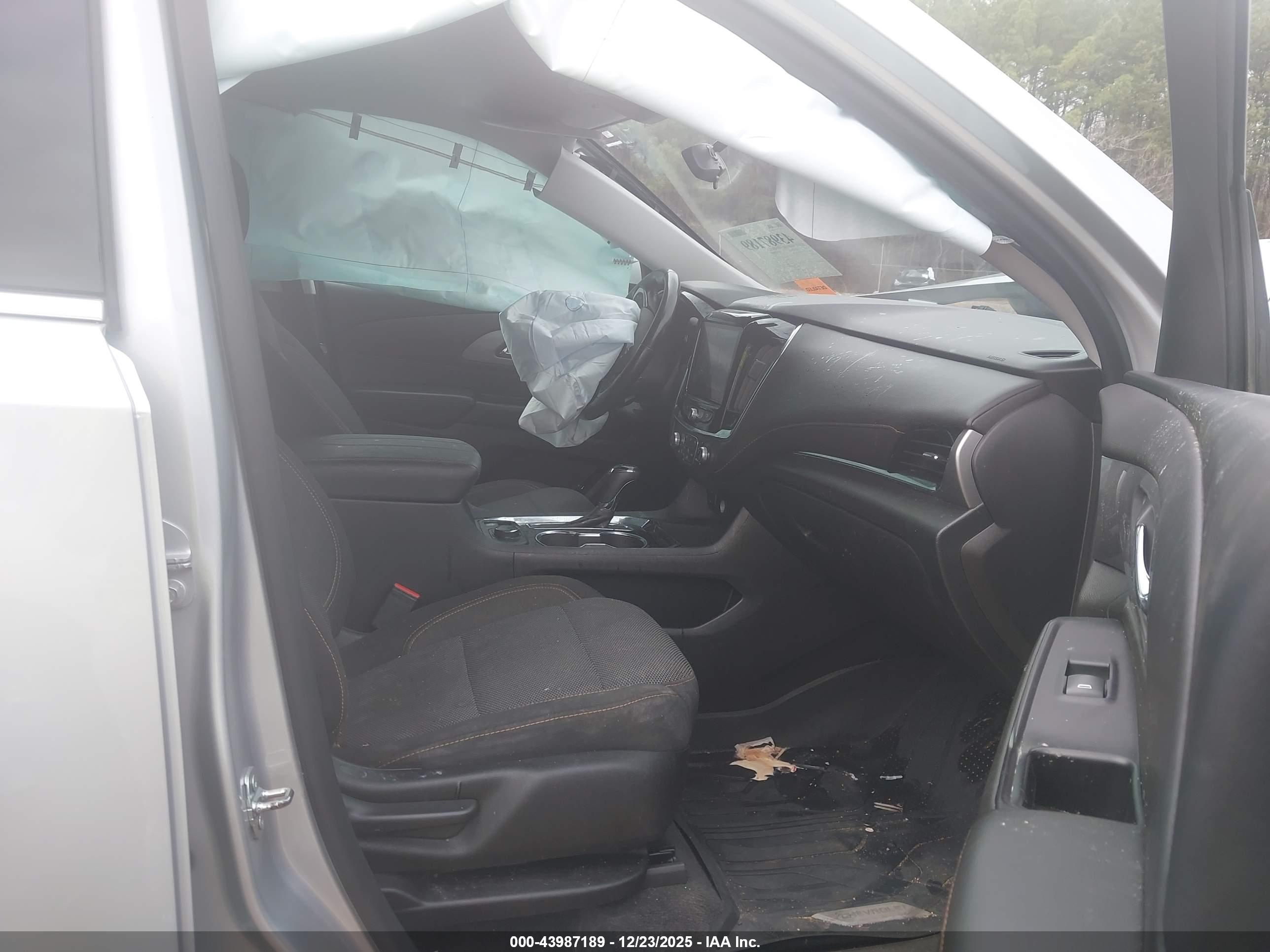 CHEVROLET TRAVERSE image 5