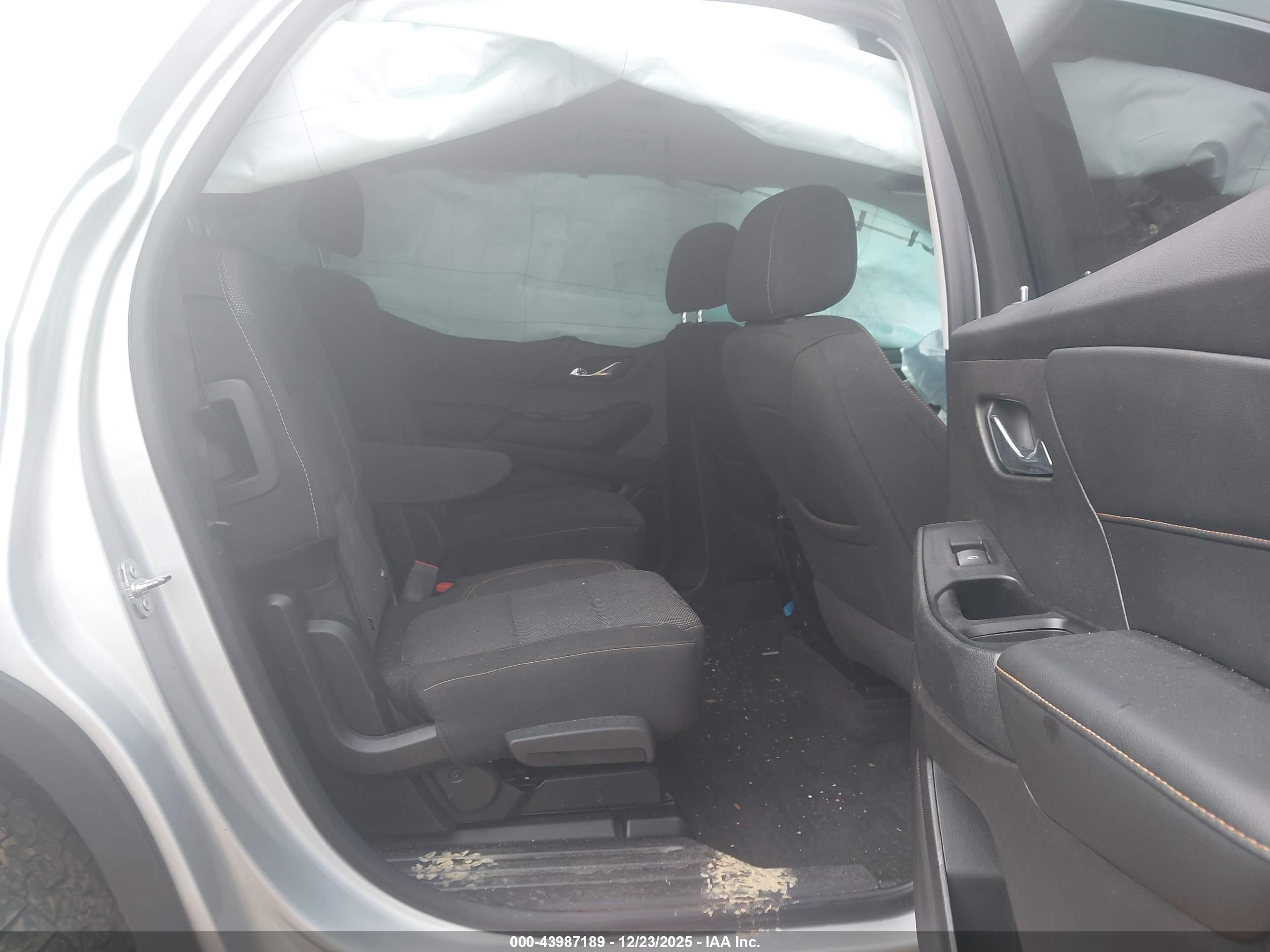 CHEVROLET TRAVERSE image 8