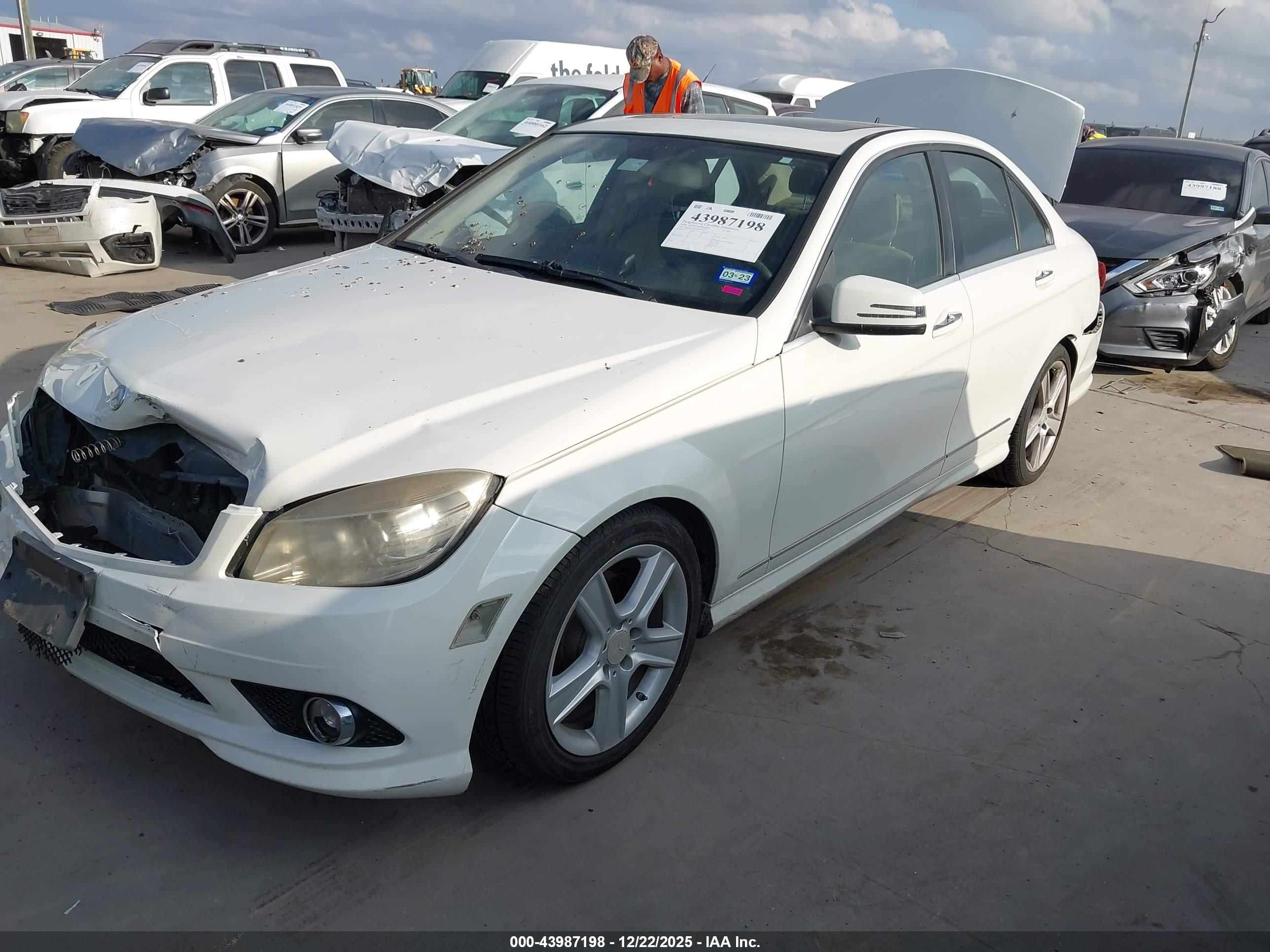 MERCEDES-BENZ C image 2