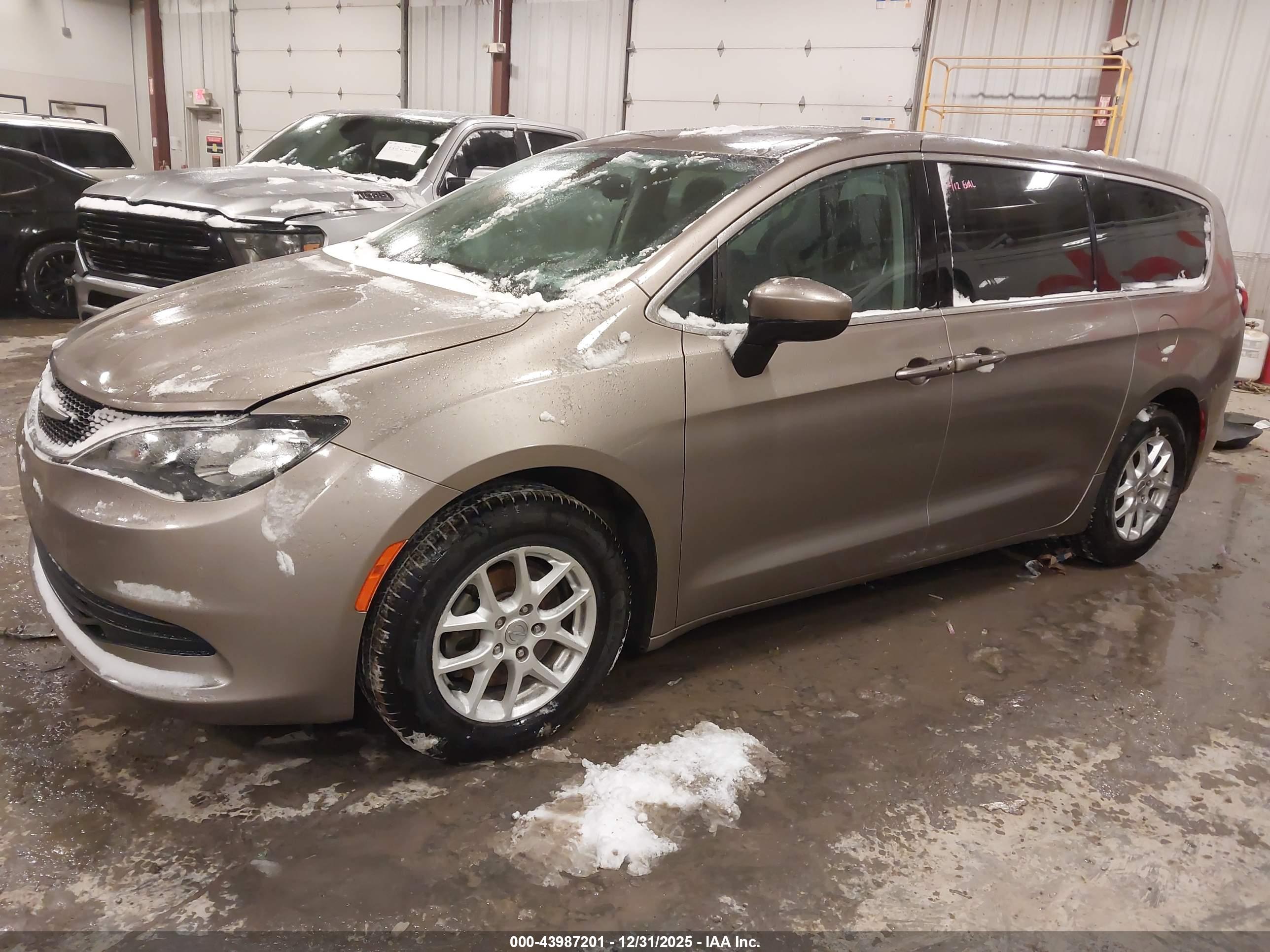 CHRYSLER PACIFICA image 2