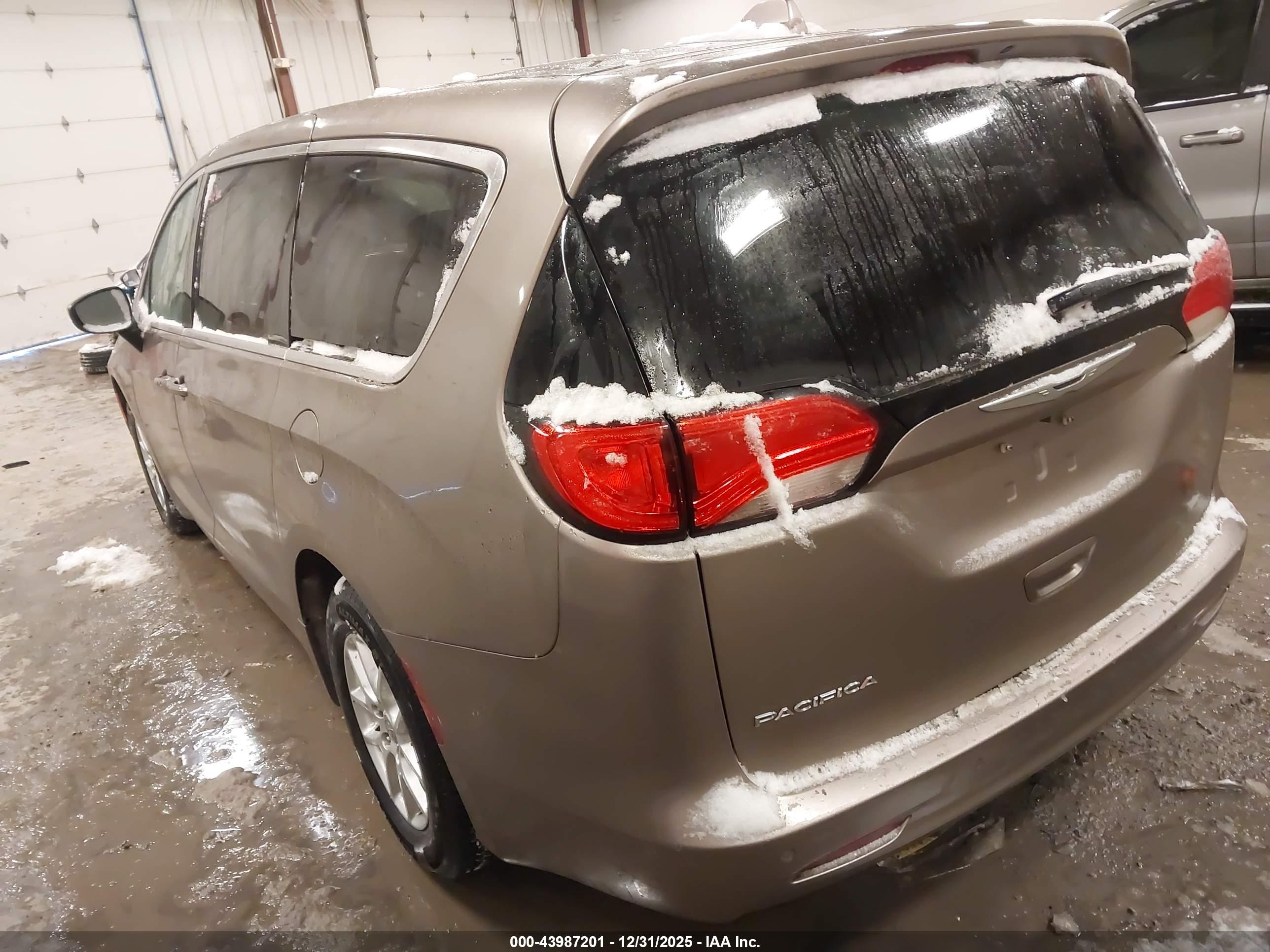 CHRYSLER PACIFICA image 3
