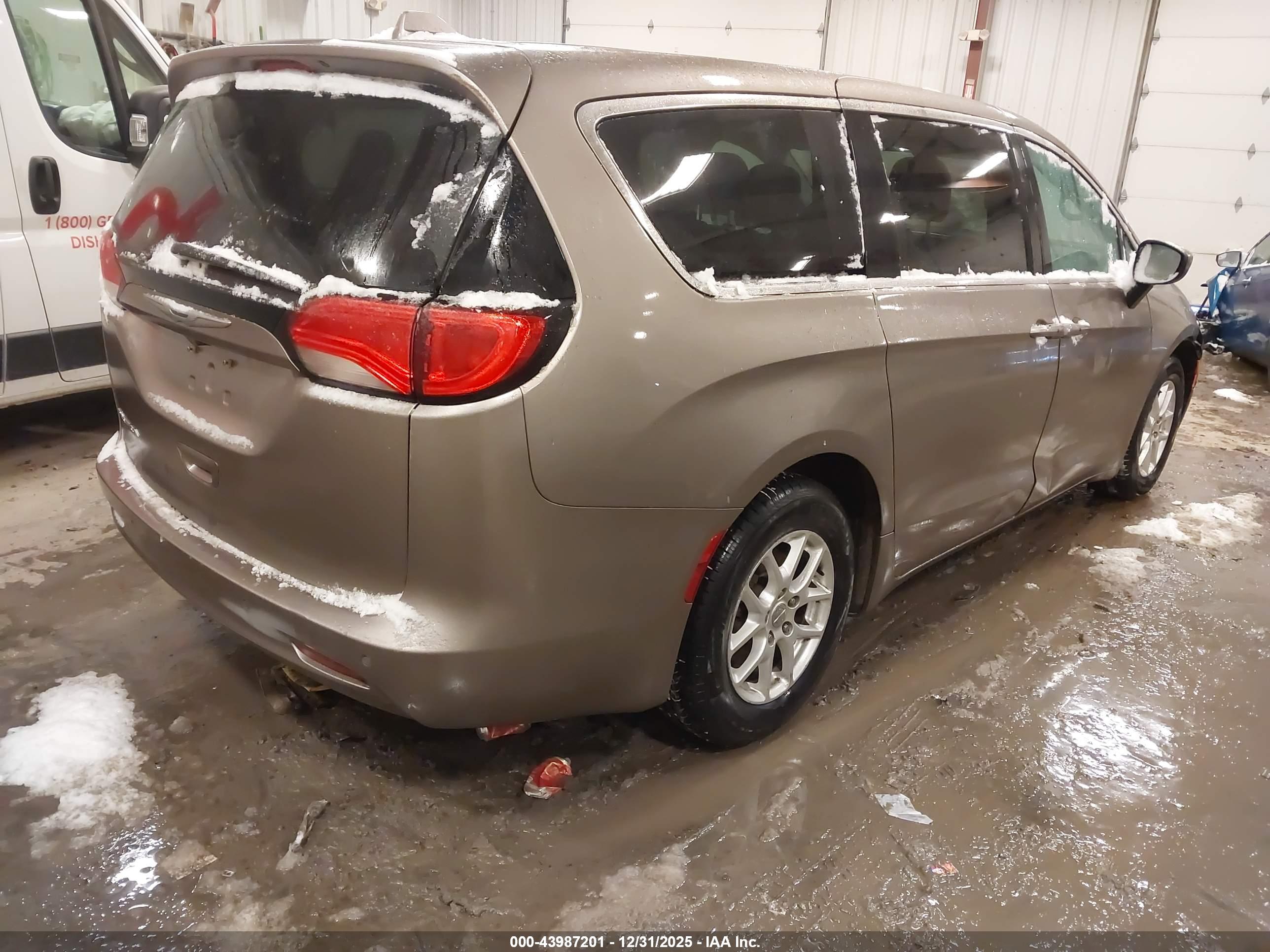 CHRYSLER PACIFICA image 4