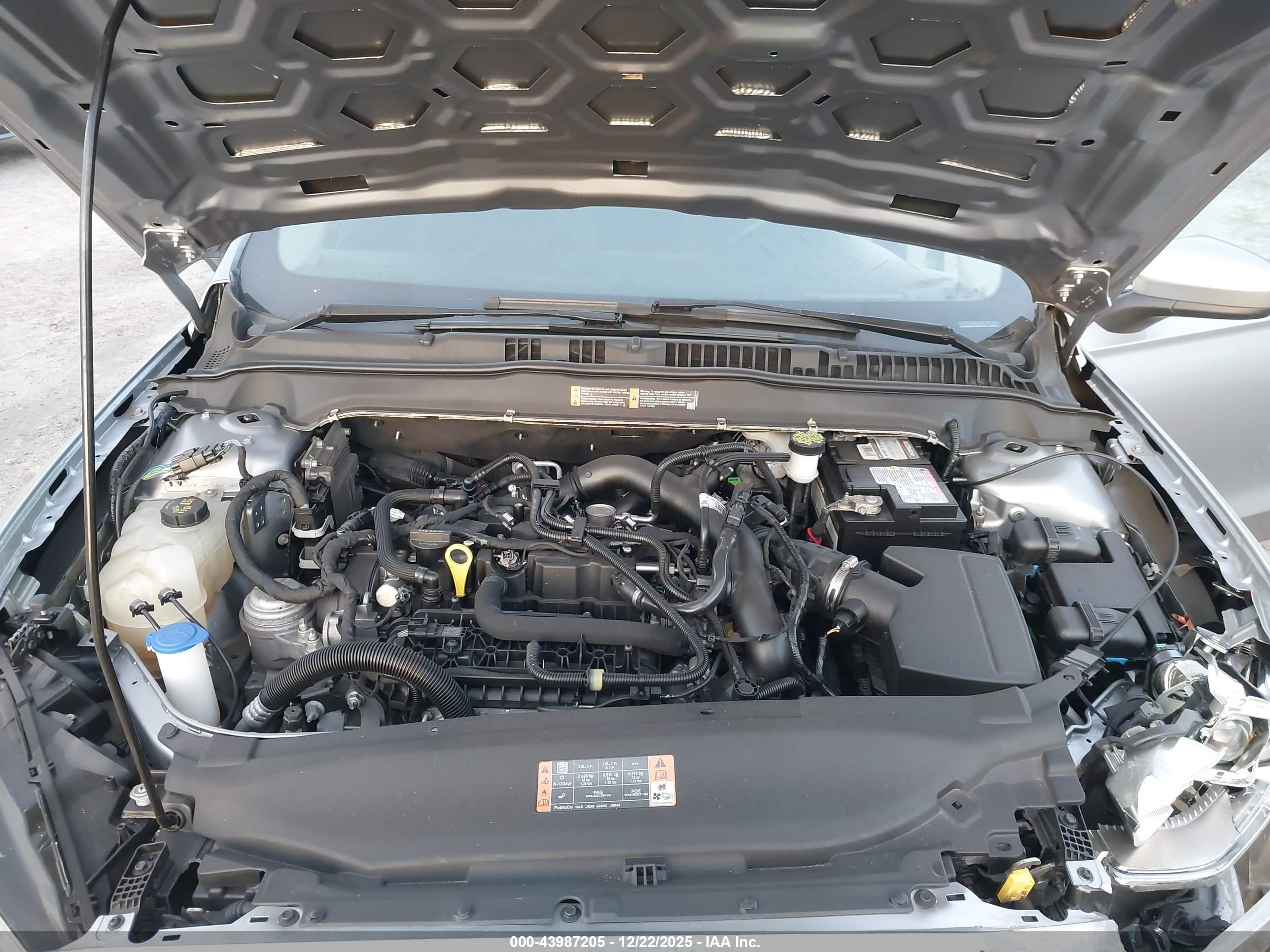 FORD FUSION image 10