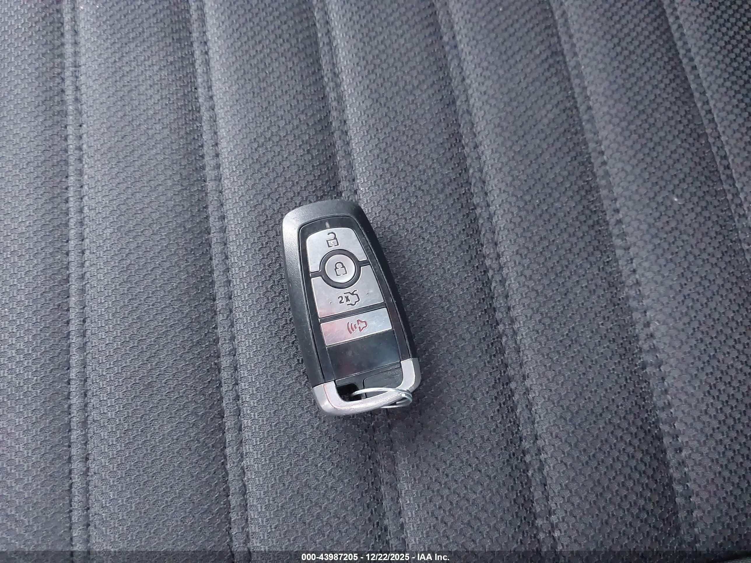 FORD FUSION image 11