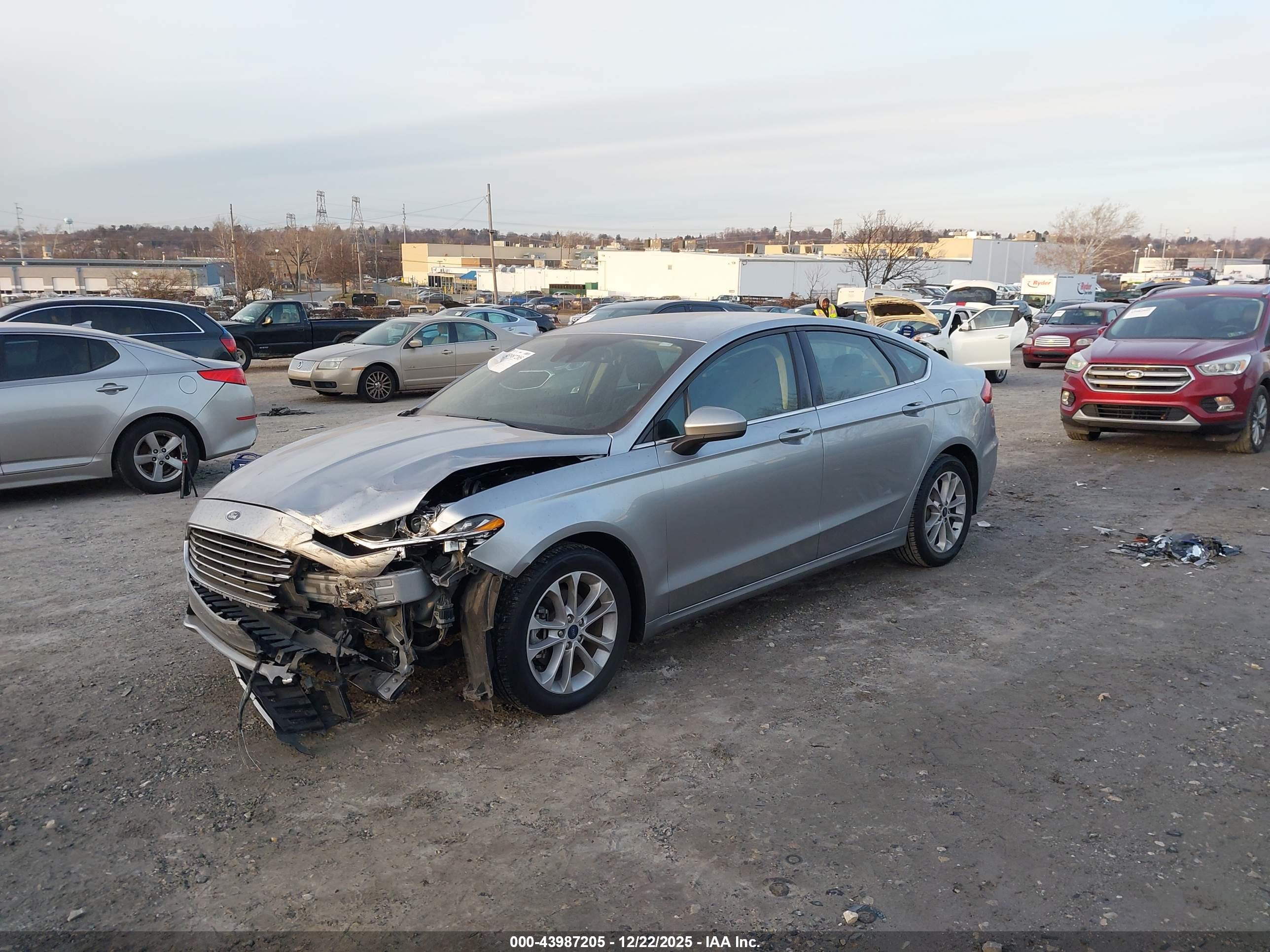 FORD FUSION image 2
