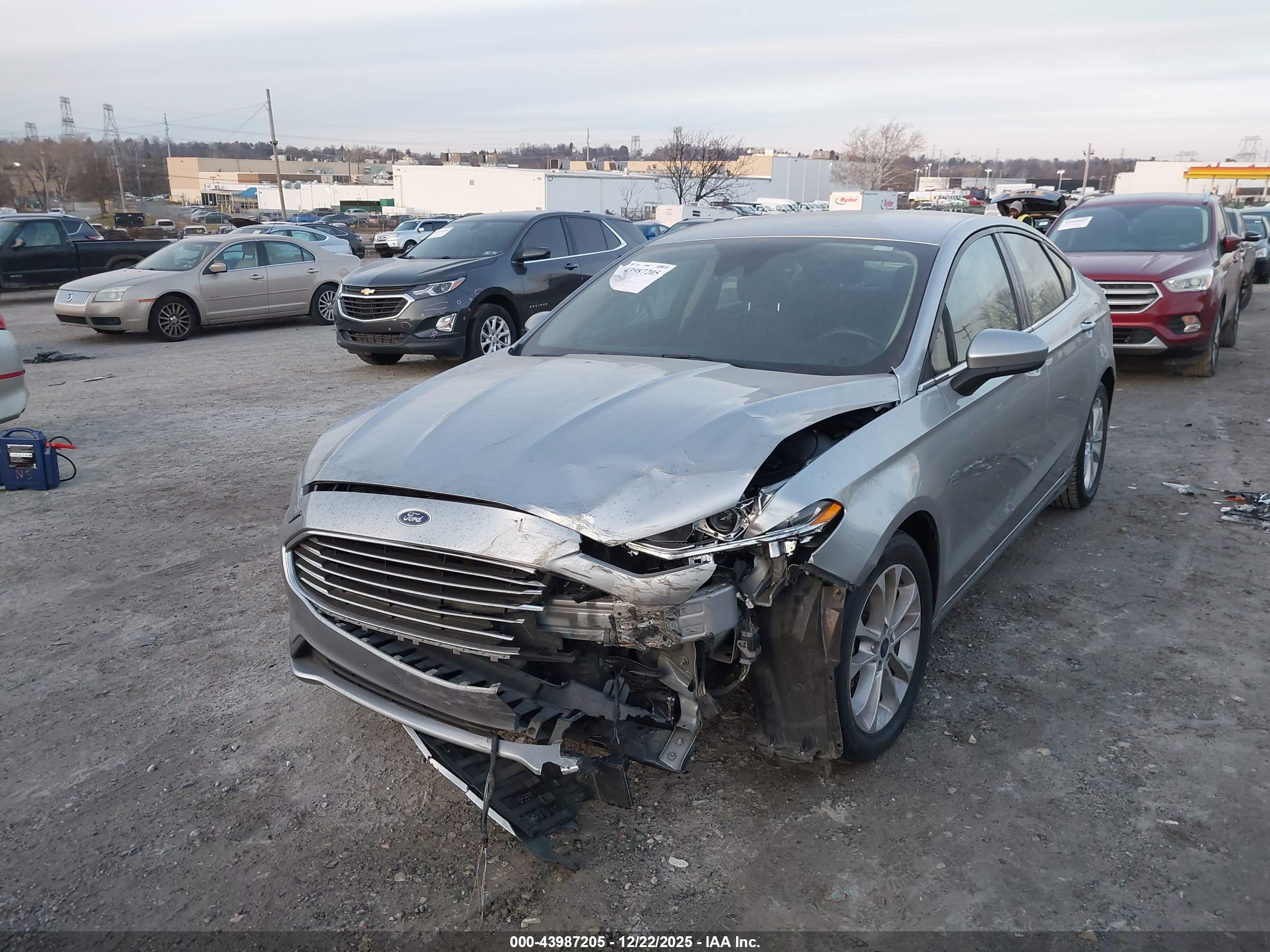 FORD FUSION image 6