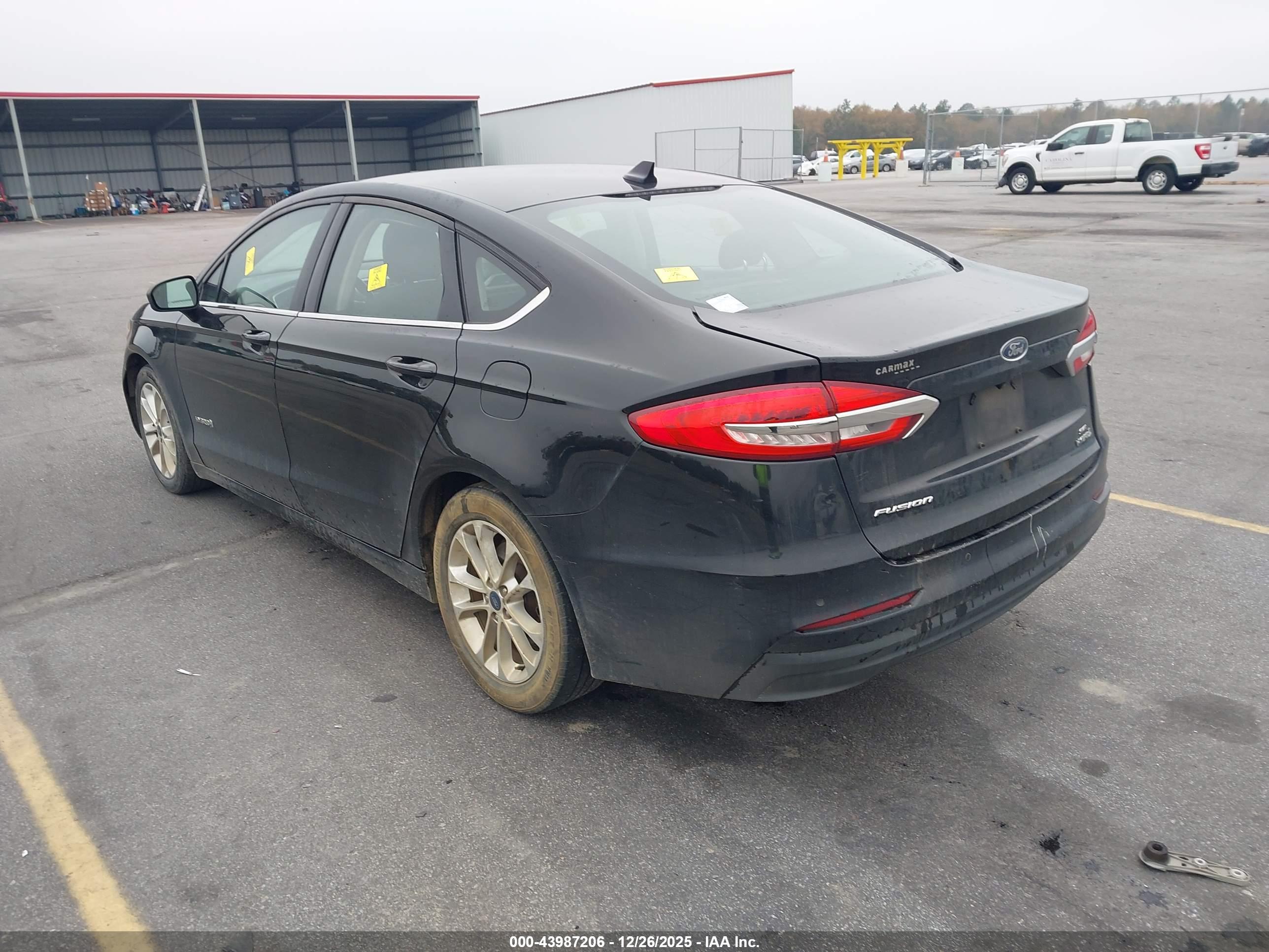 FORD FUSION image 3