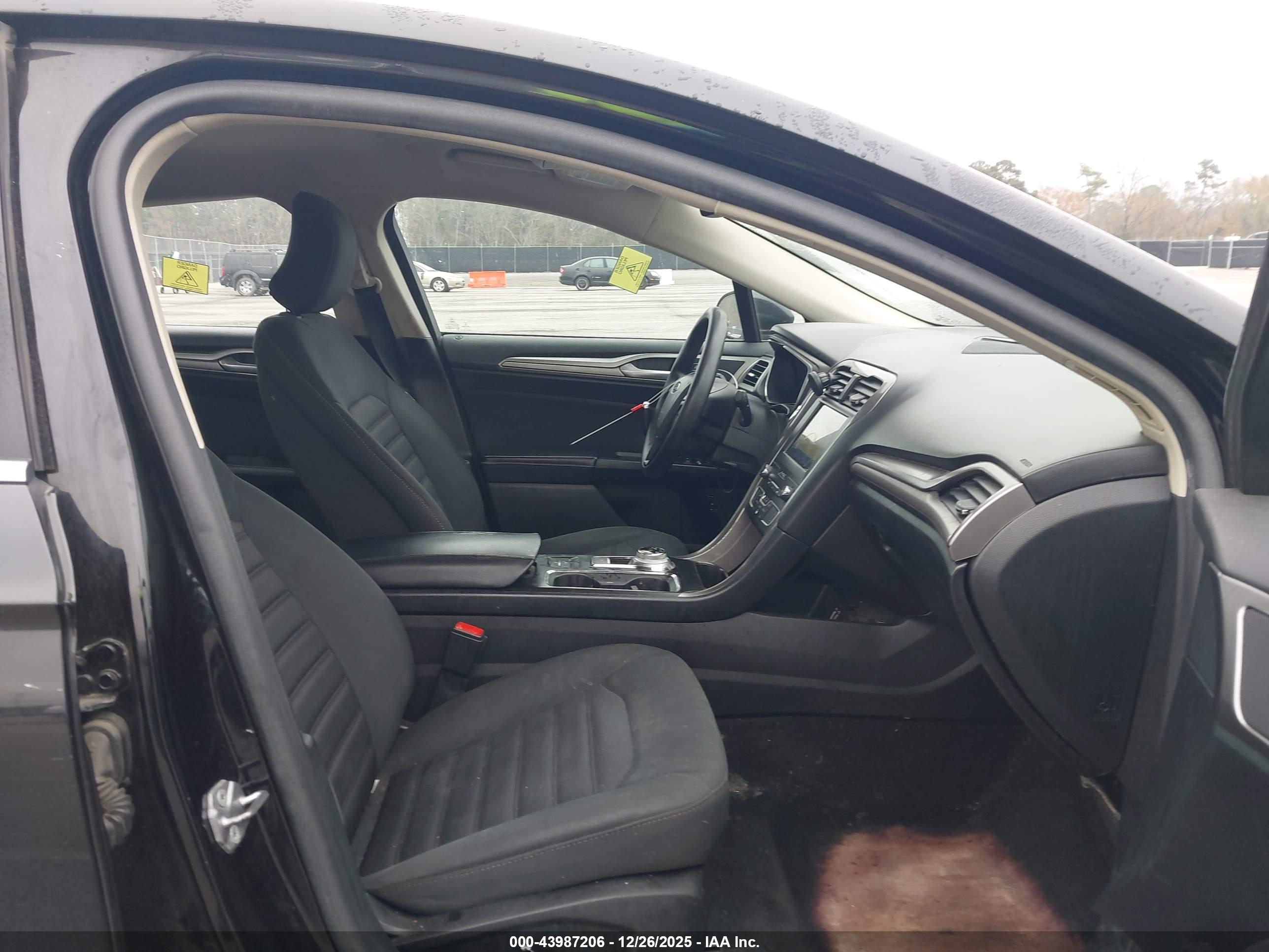 FORD FUSION image 5