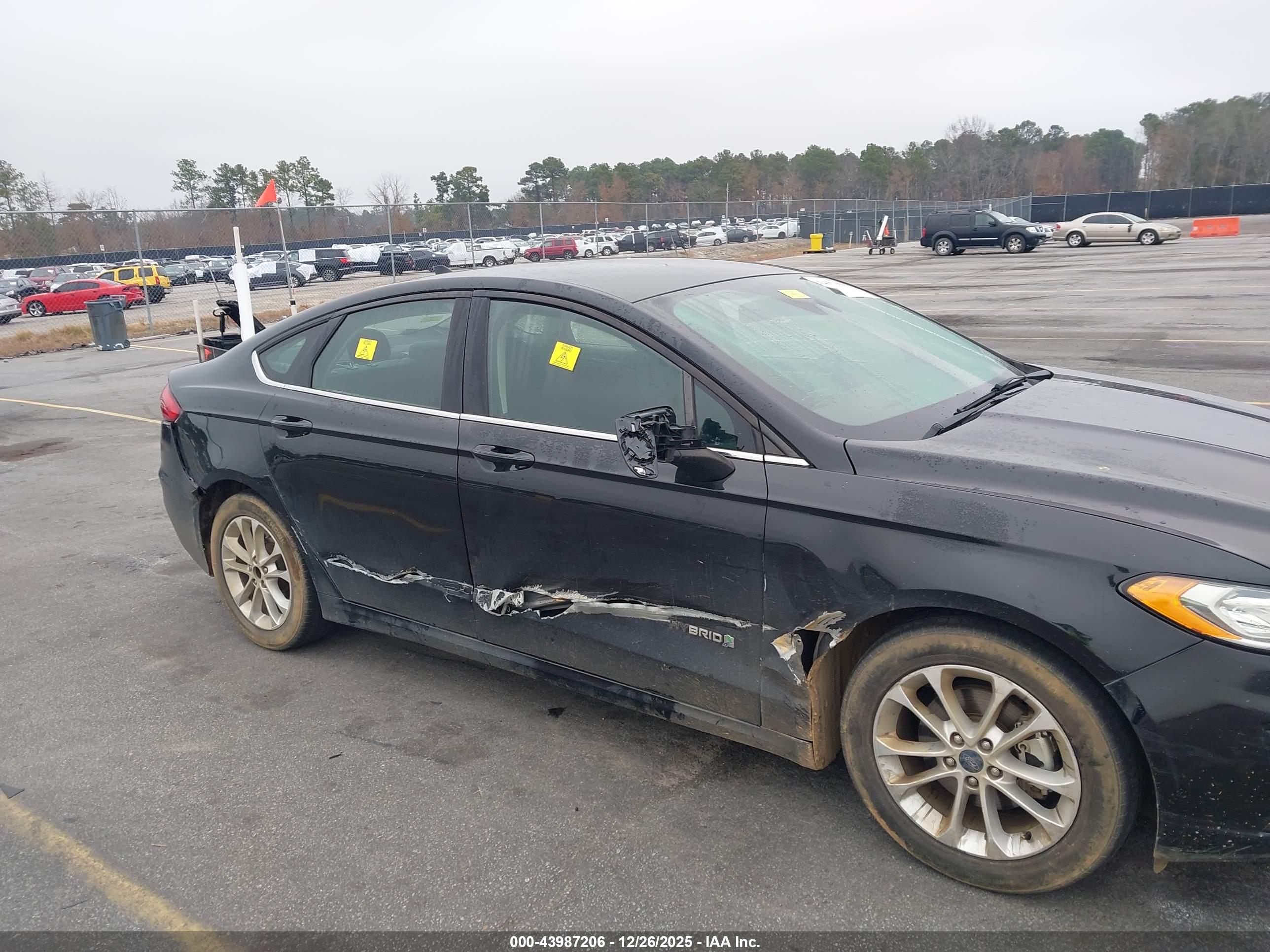 FORD FUSION image 6