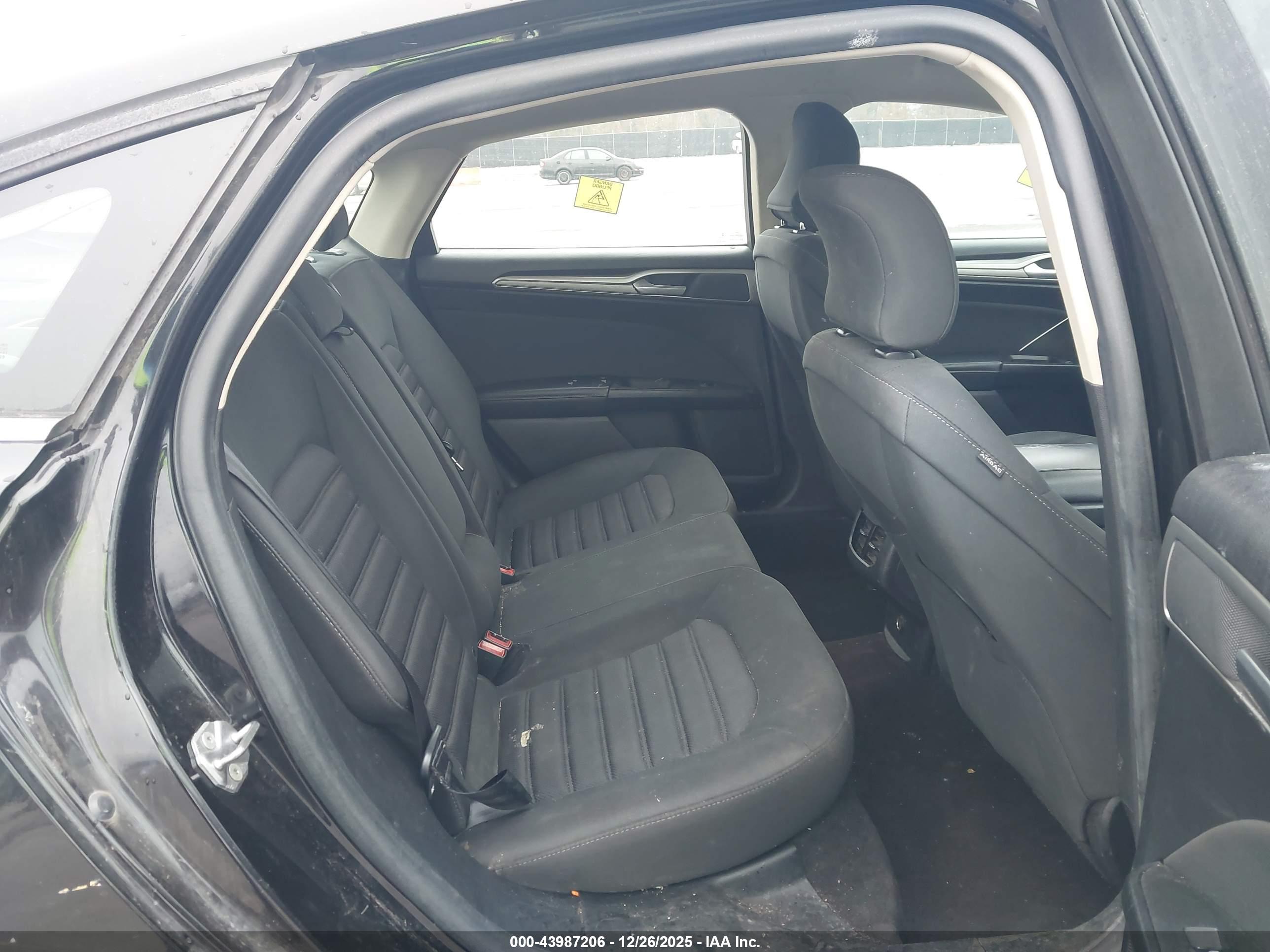 FORD FUSION image 8