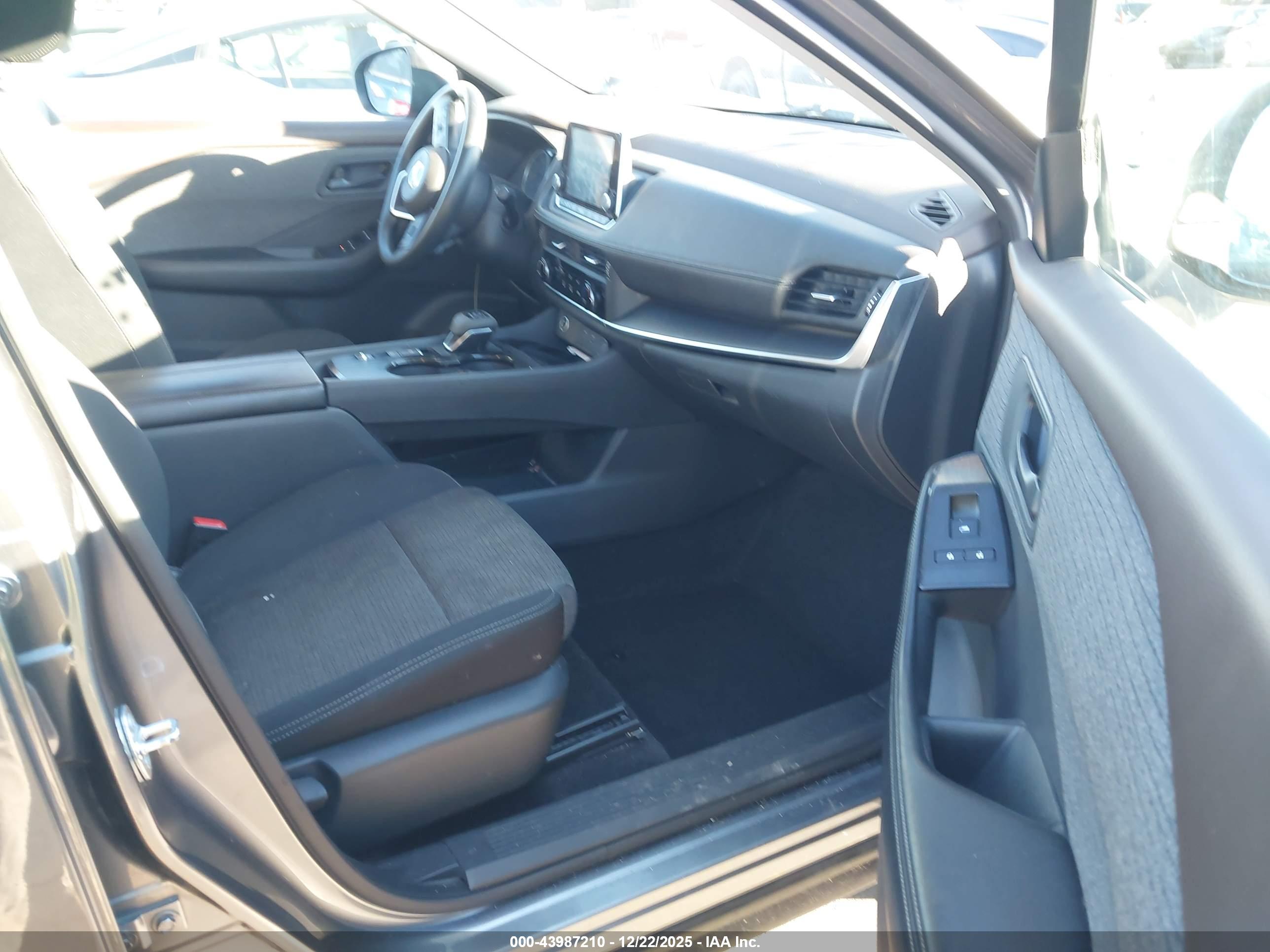 NISSAN ROGUE image 5