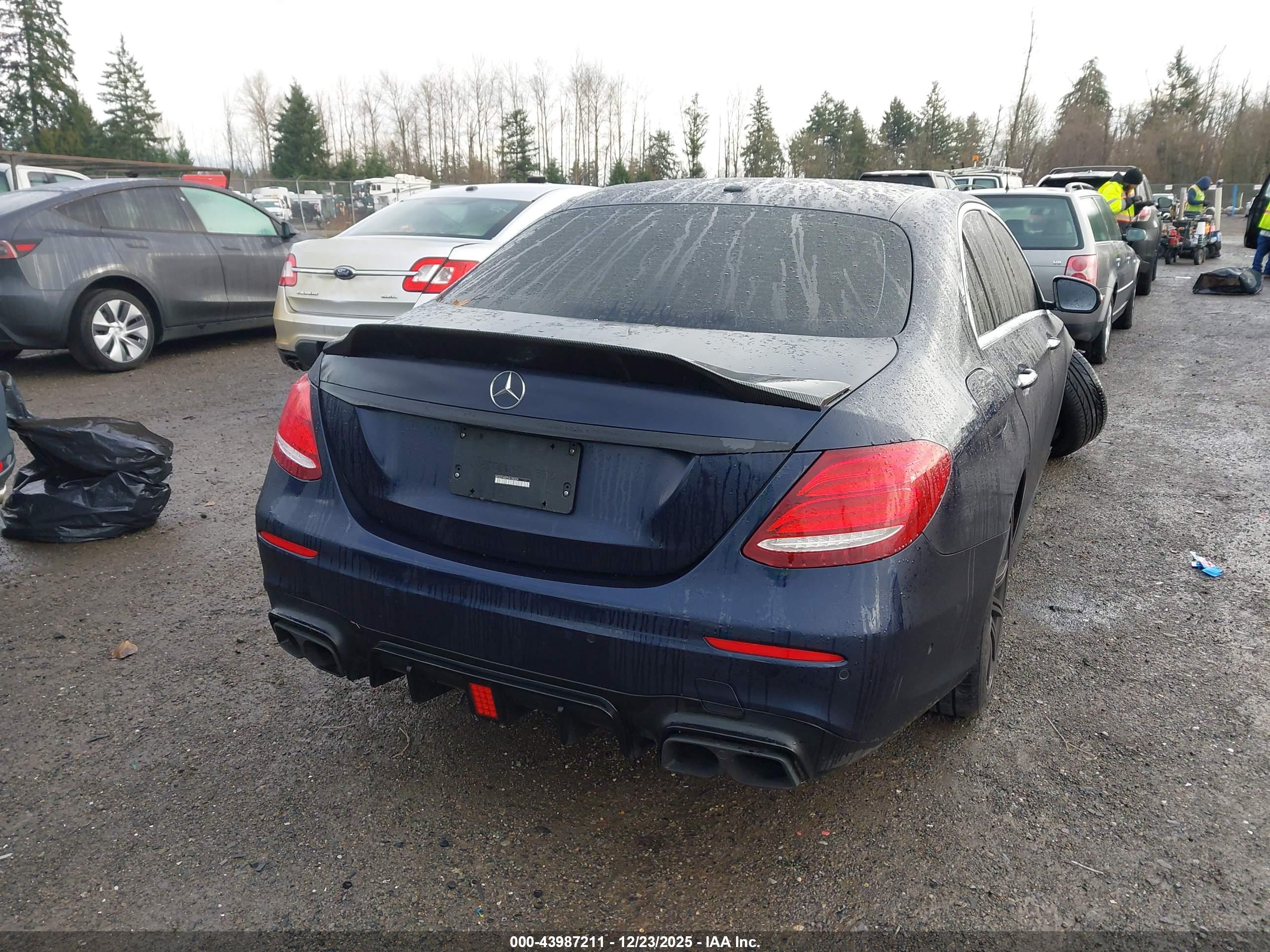 MERCEDES-BENZ E image 4