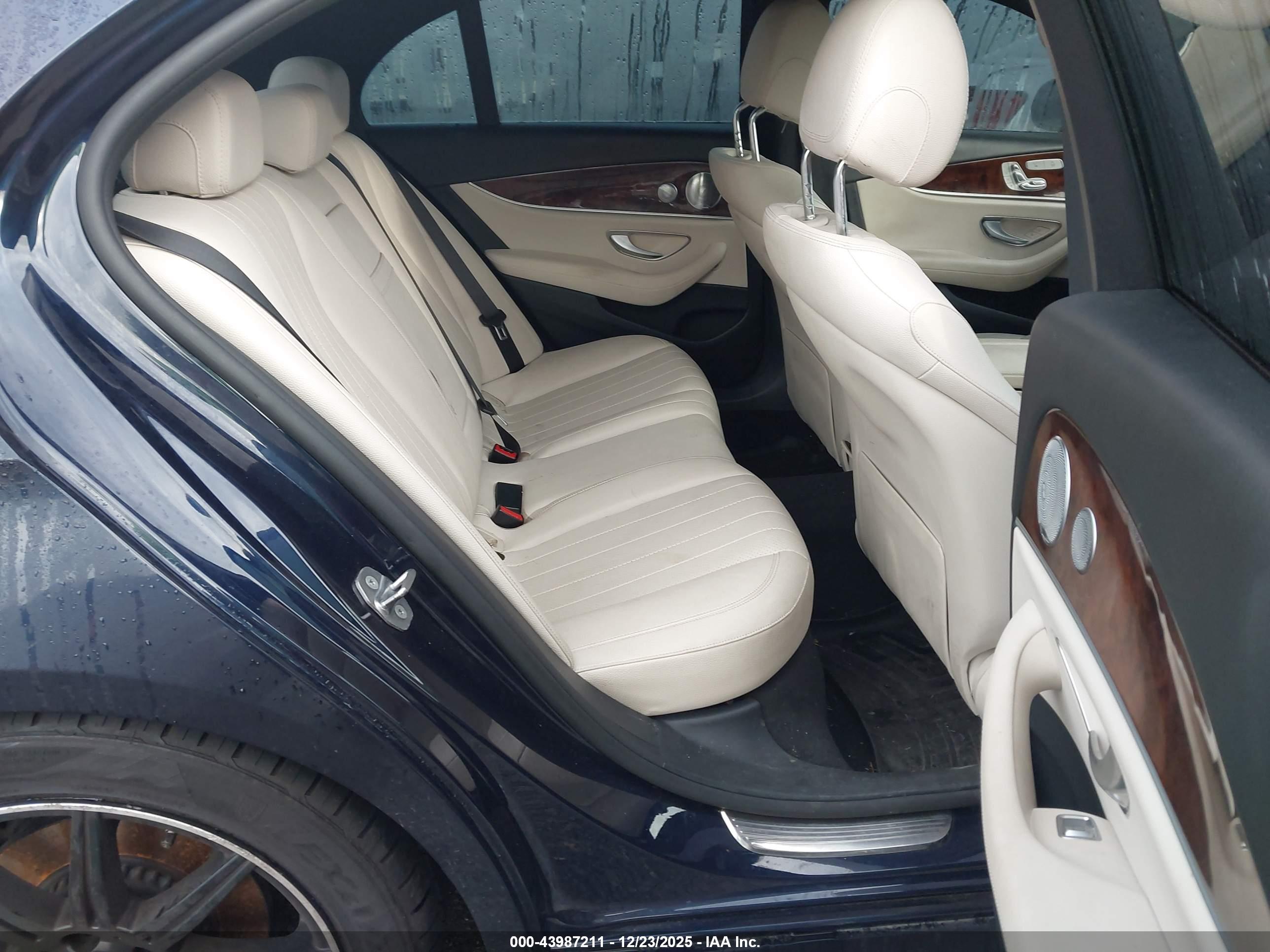 MERCEDES-BENZ E image 8