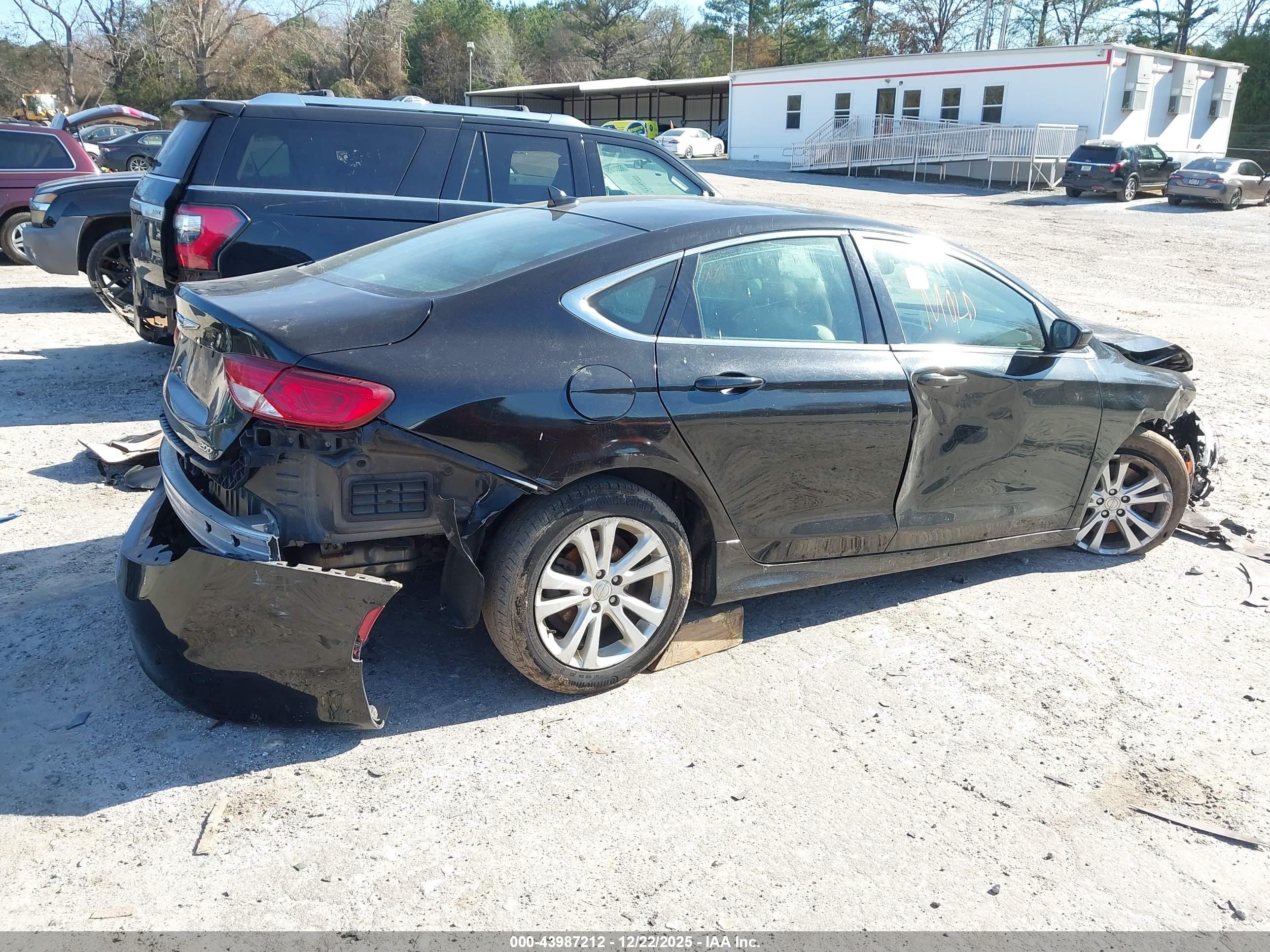 CHRYSLER 200 image 4
