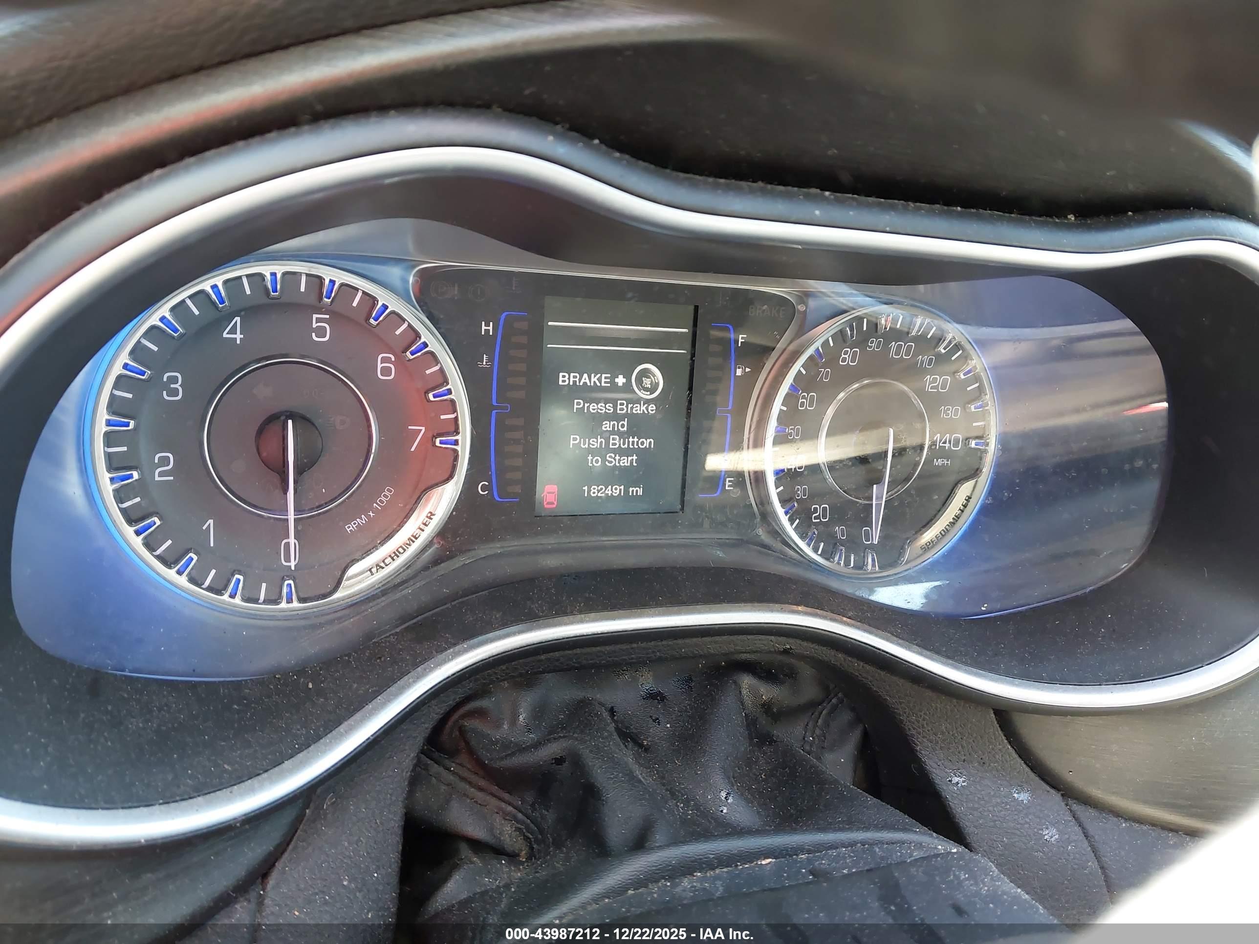 CHRYSLER 200 image 7