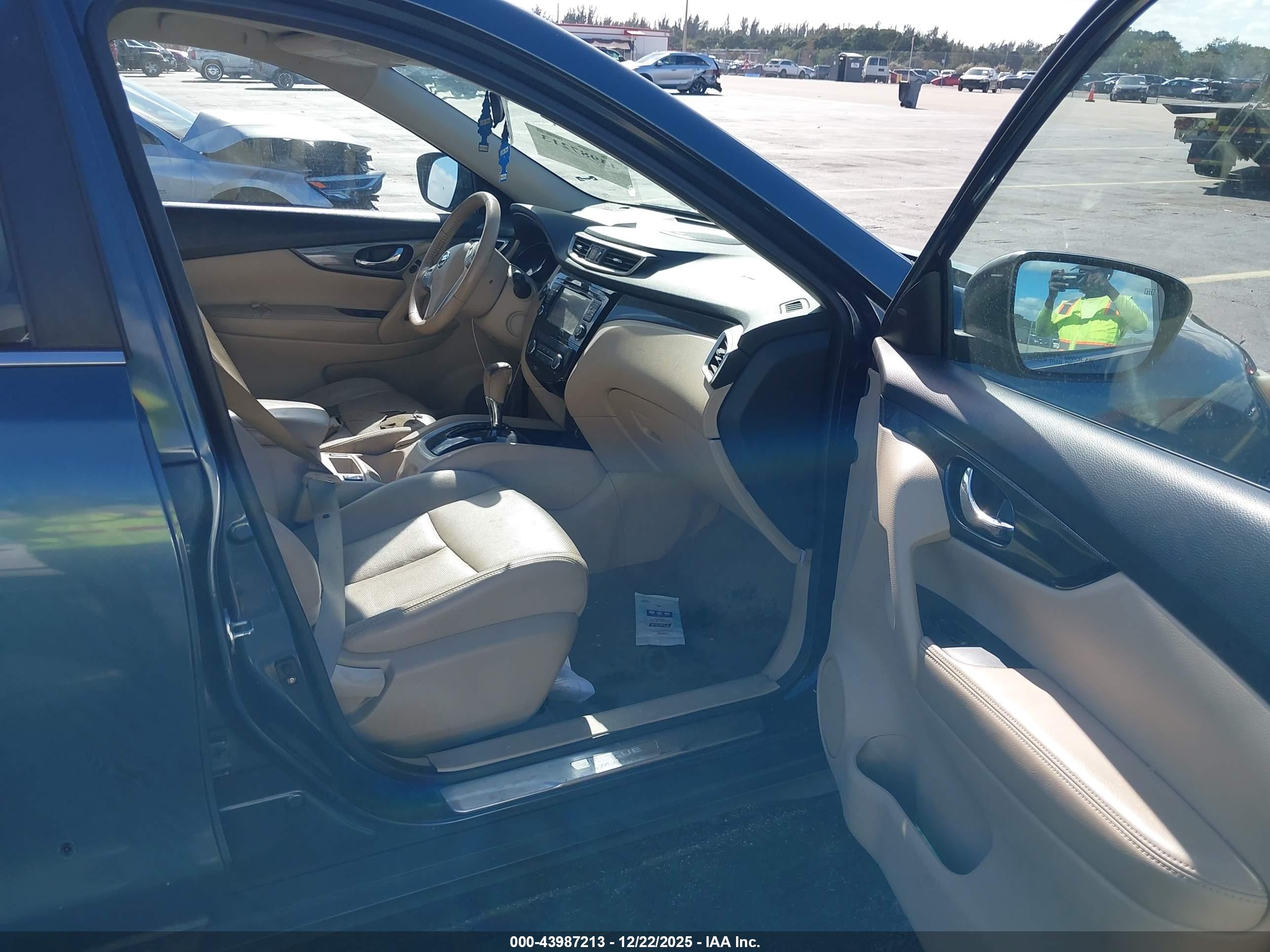 NISSAN ROGUE image 5