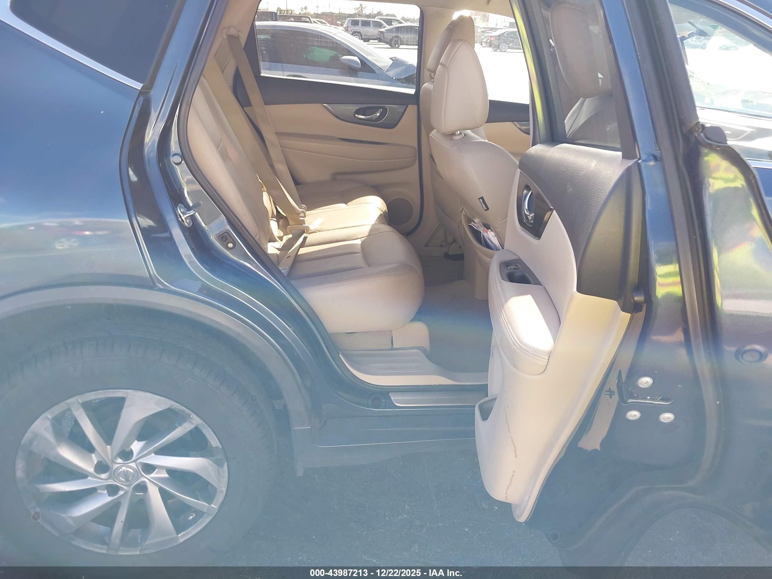 NISSAN ROGUE image 8