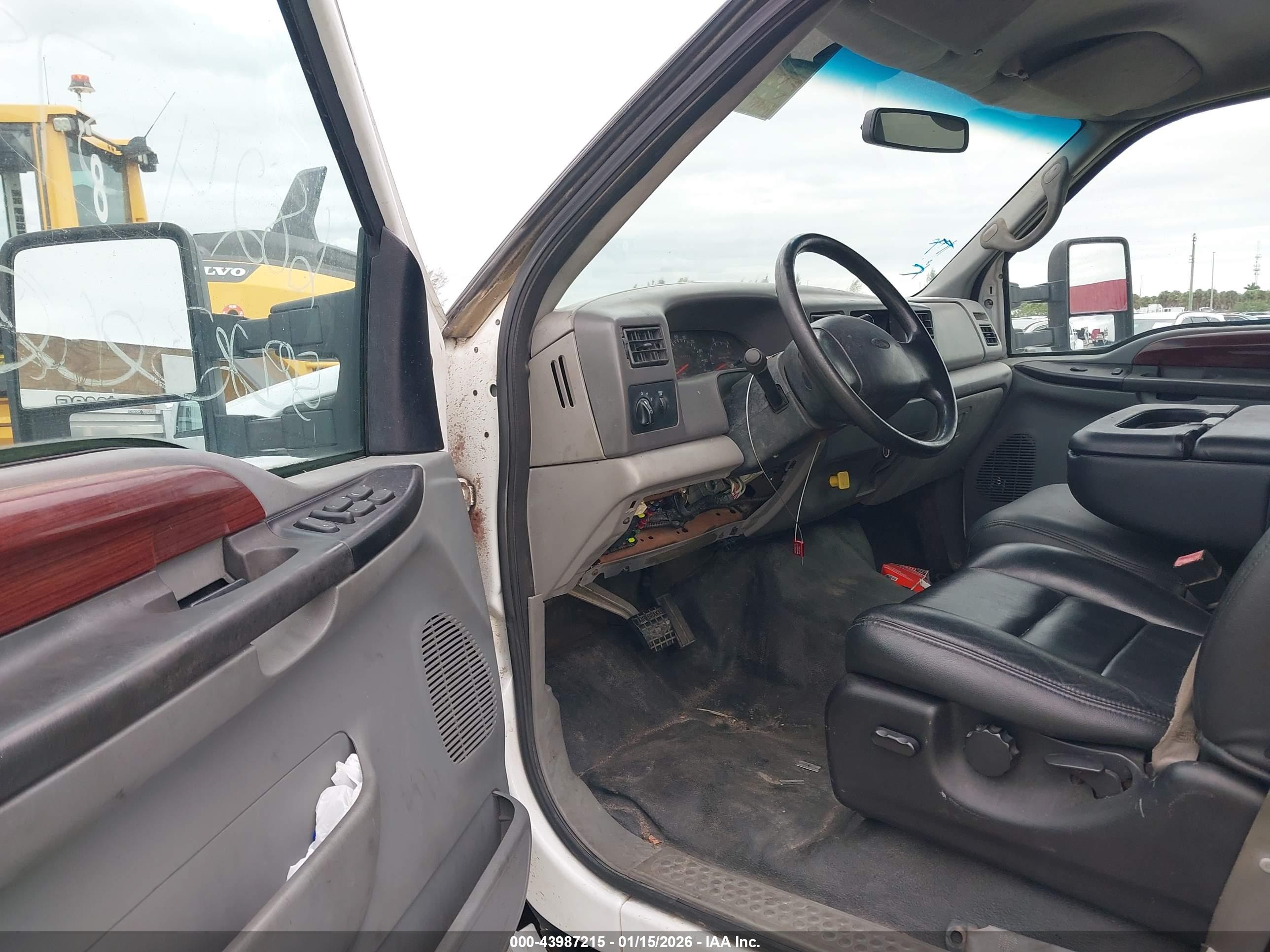 FORD F-650 image 7
