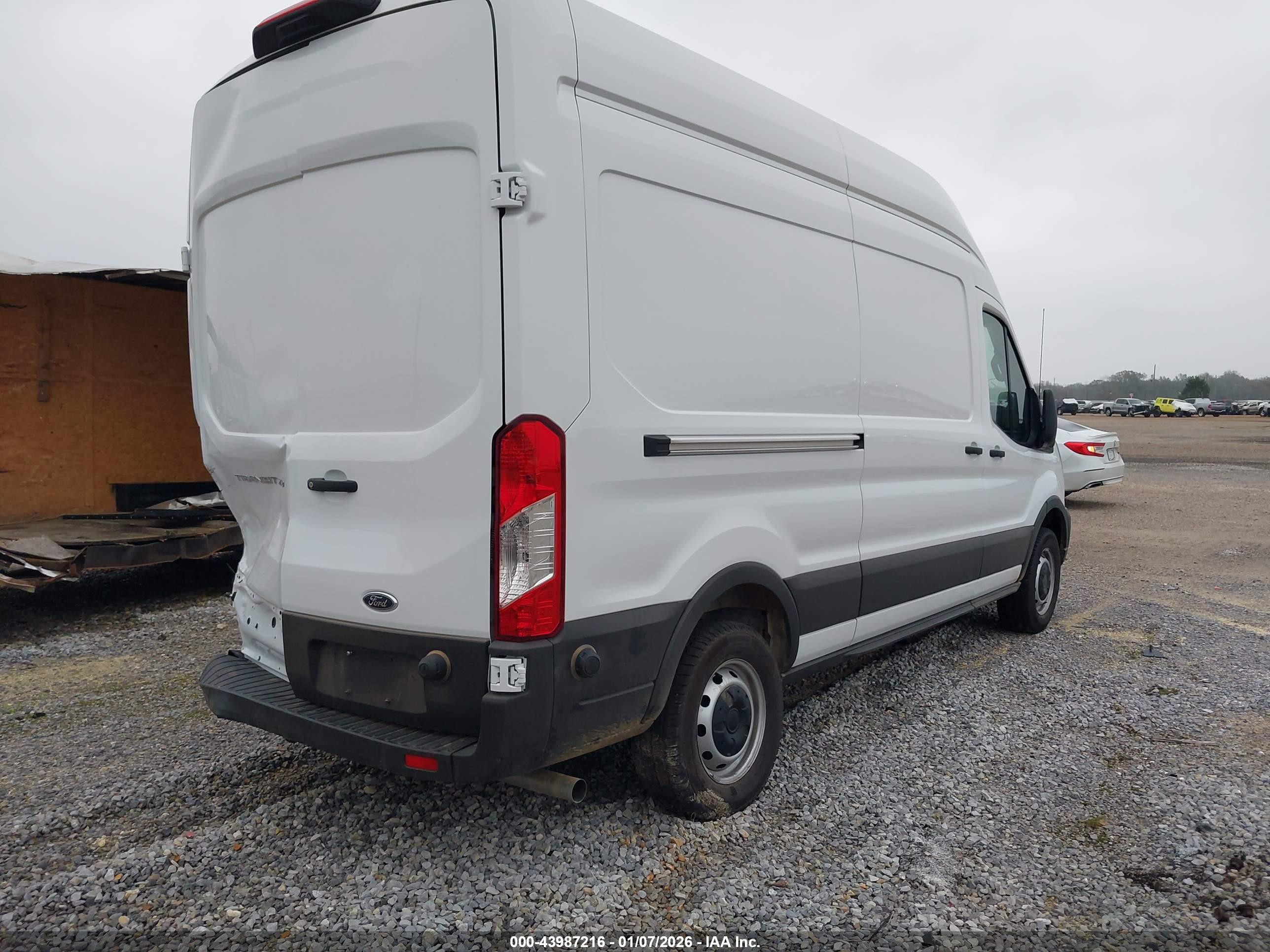 FORD TRANSIT-250 image 4