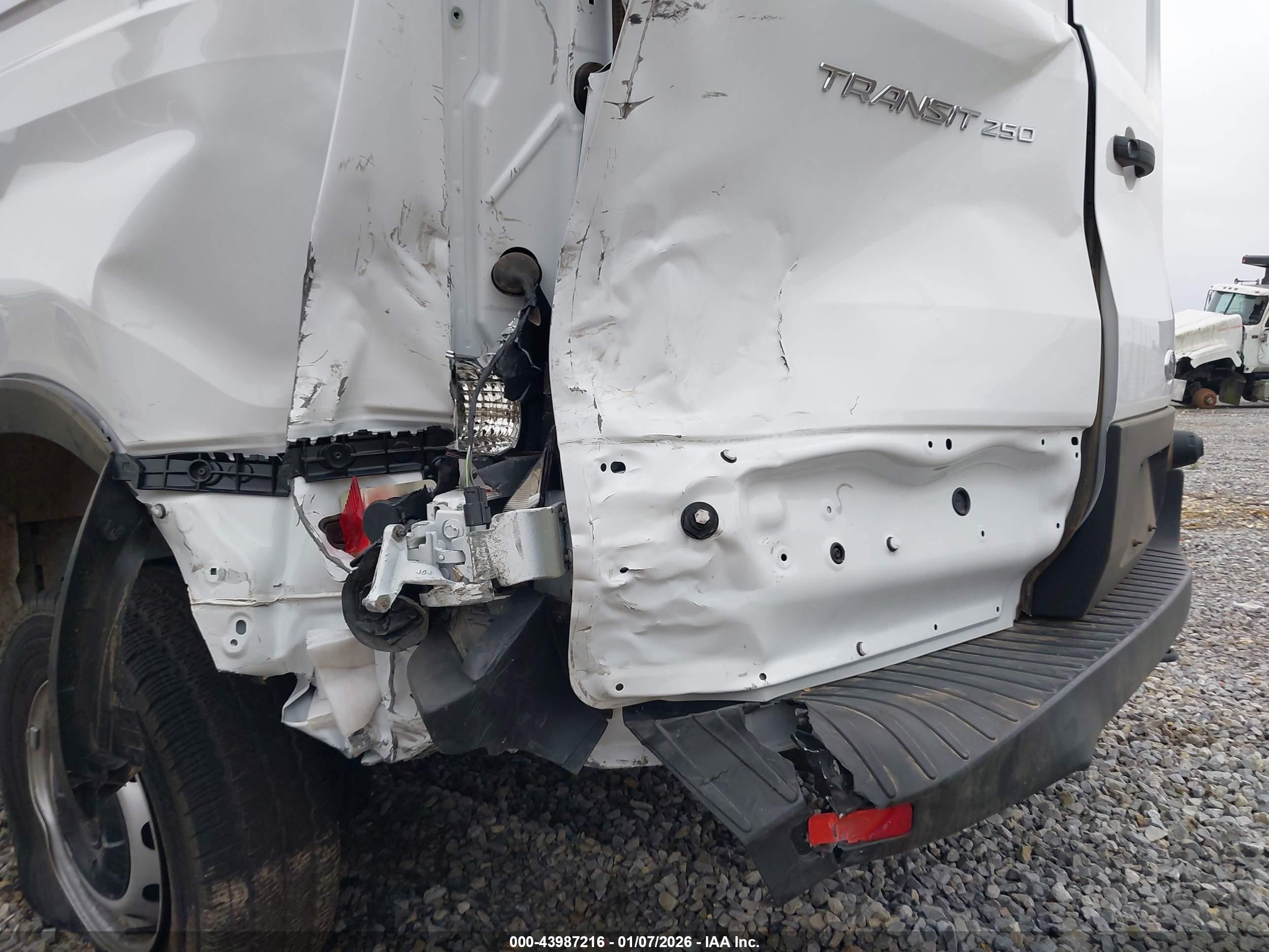 FORD TRANSIT-250 image 6