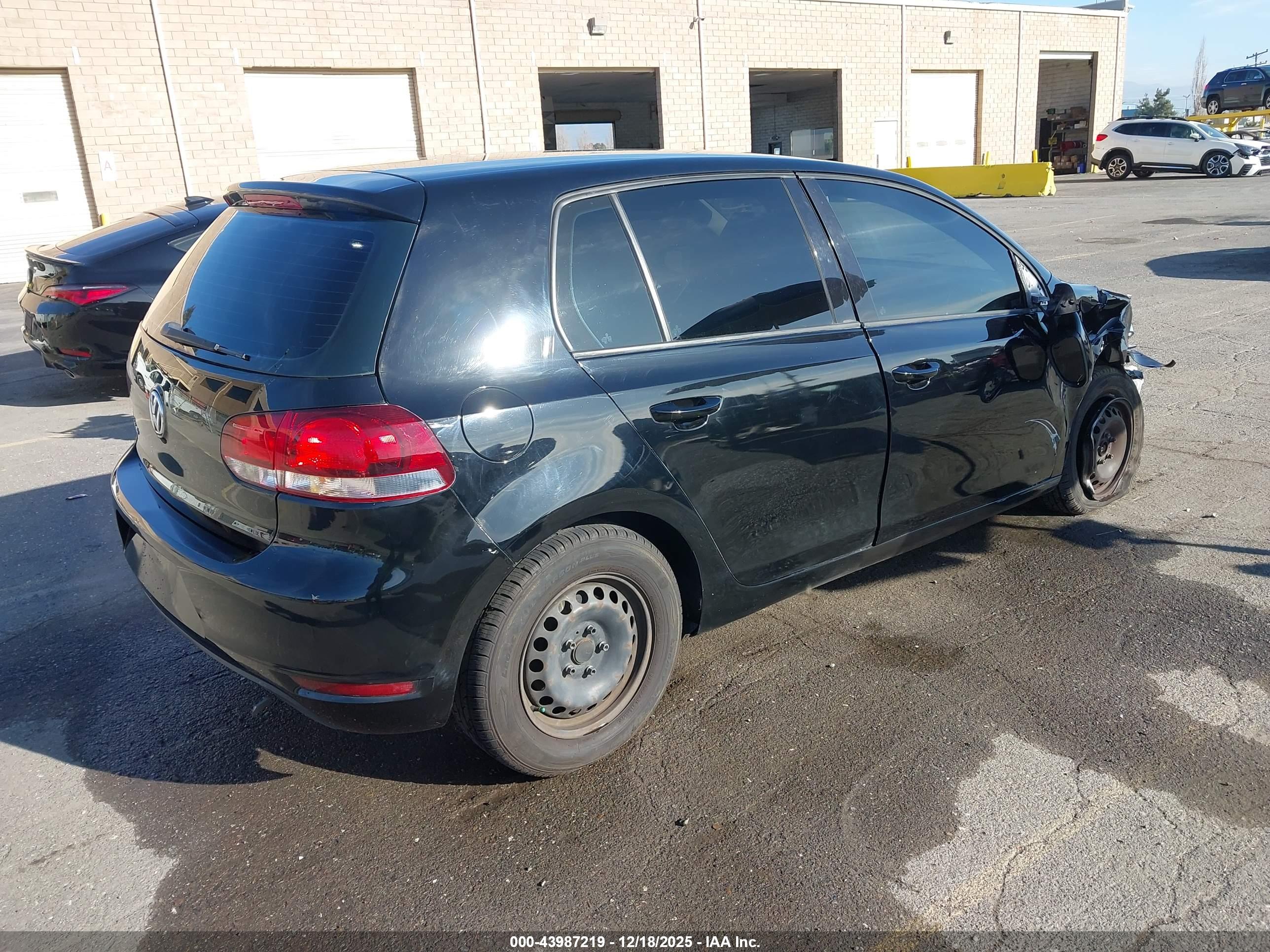 VOLKSWAGEN GOLF image 4