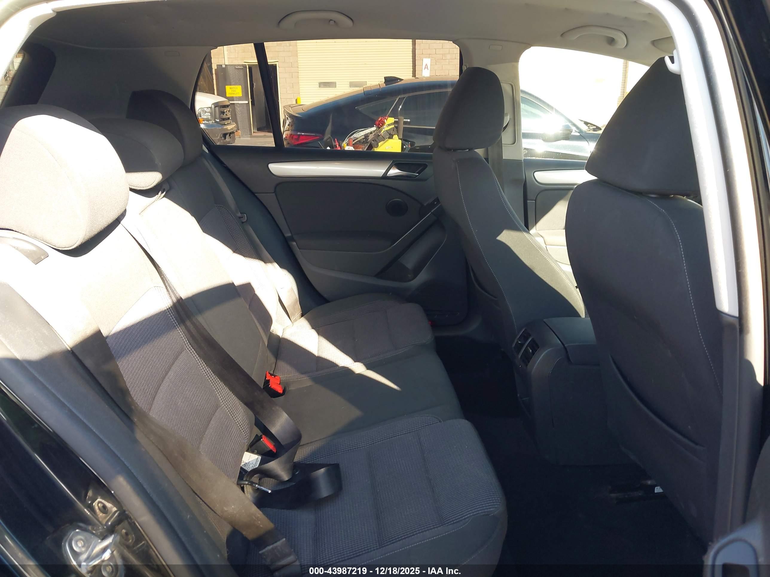 VOLKSWAGEN GOLF image 8