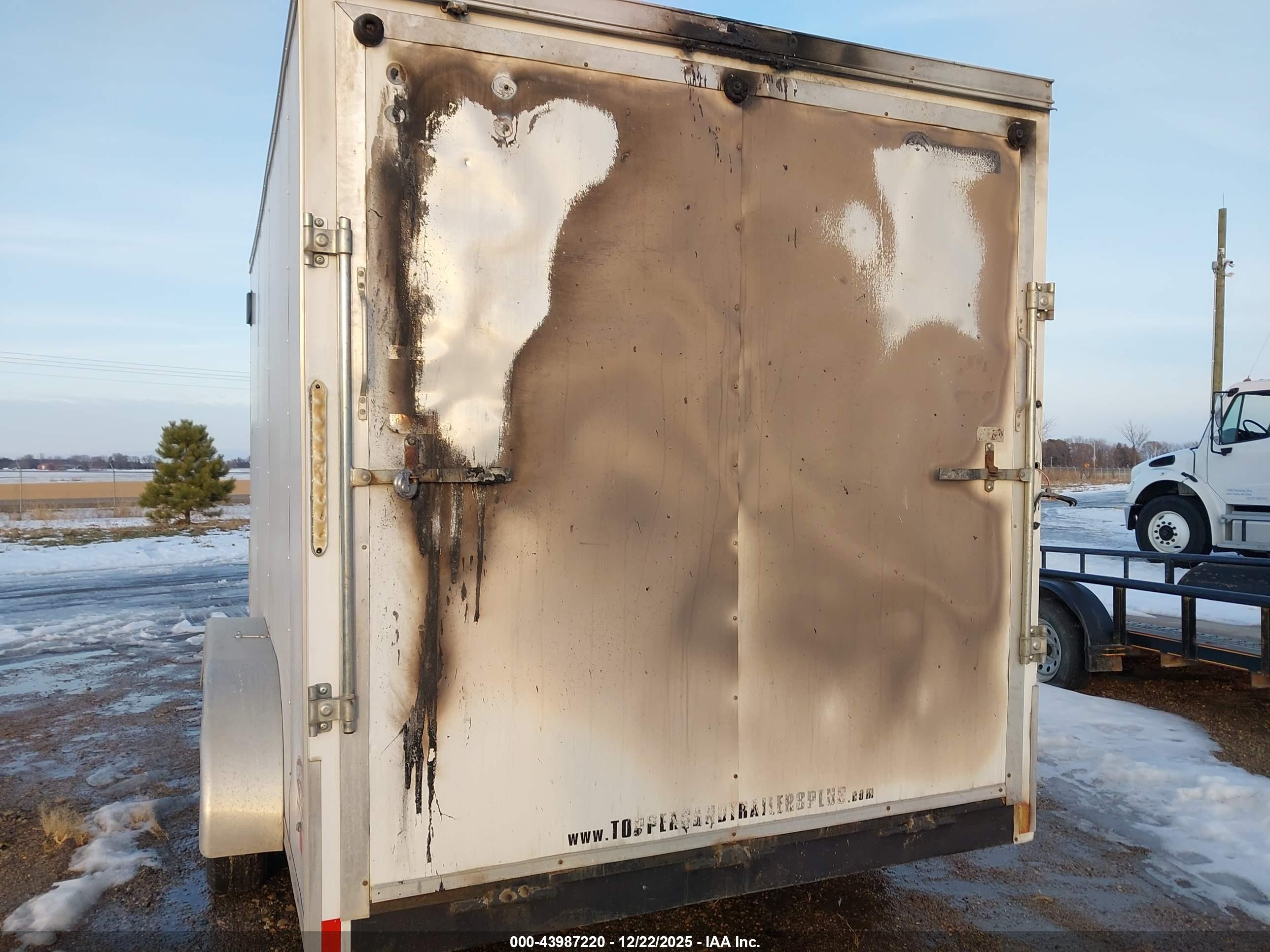 TRAILER DARKHORSE image 6