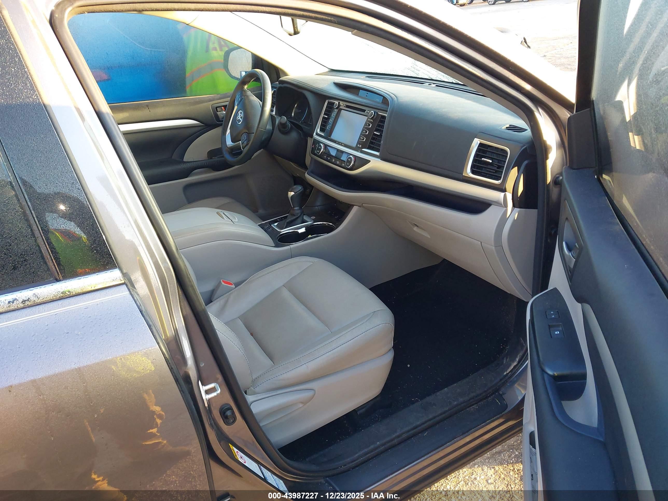 TOYOTA HIGHLANDER image 5