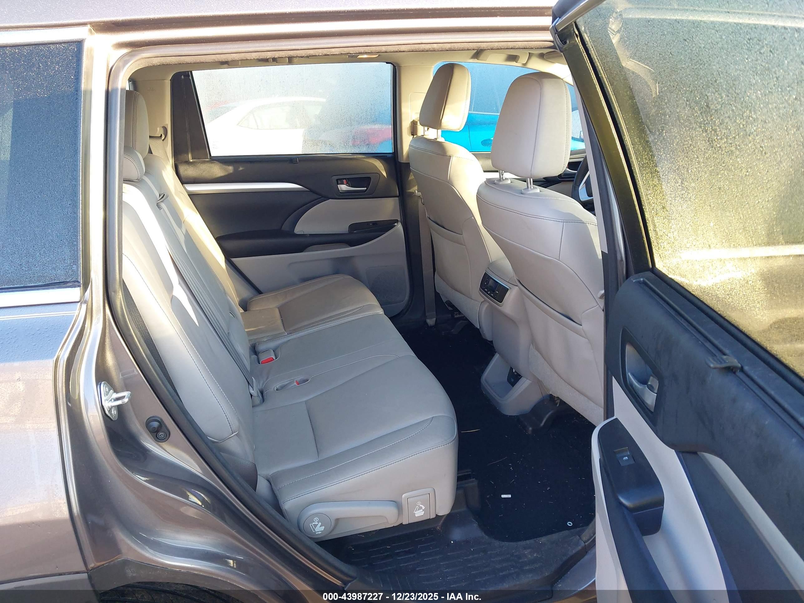 TOYOTA HIGHLANDER image 8
