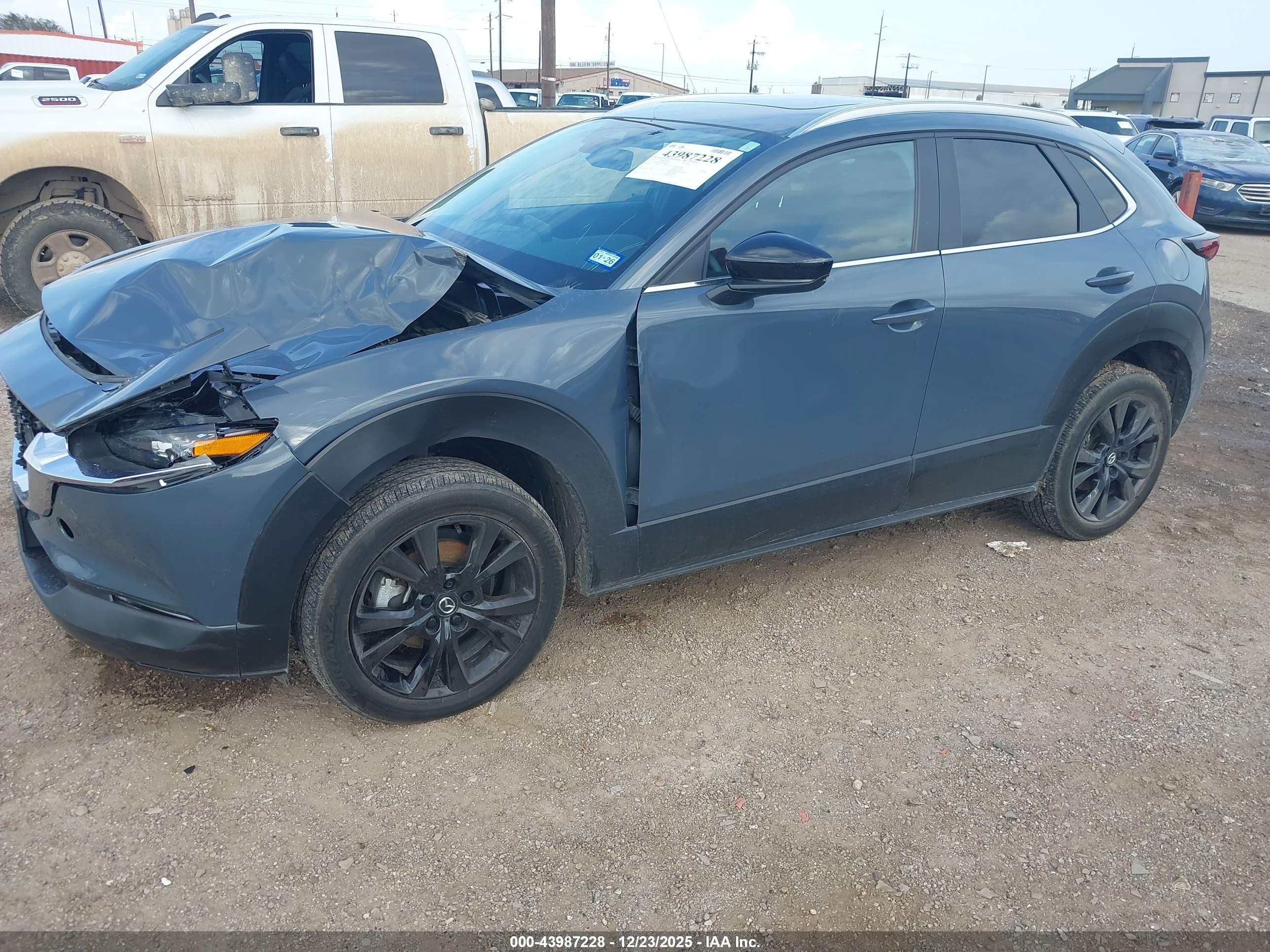 MAZDA CX-30 image 2